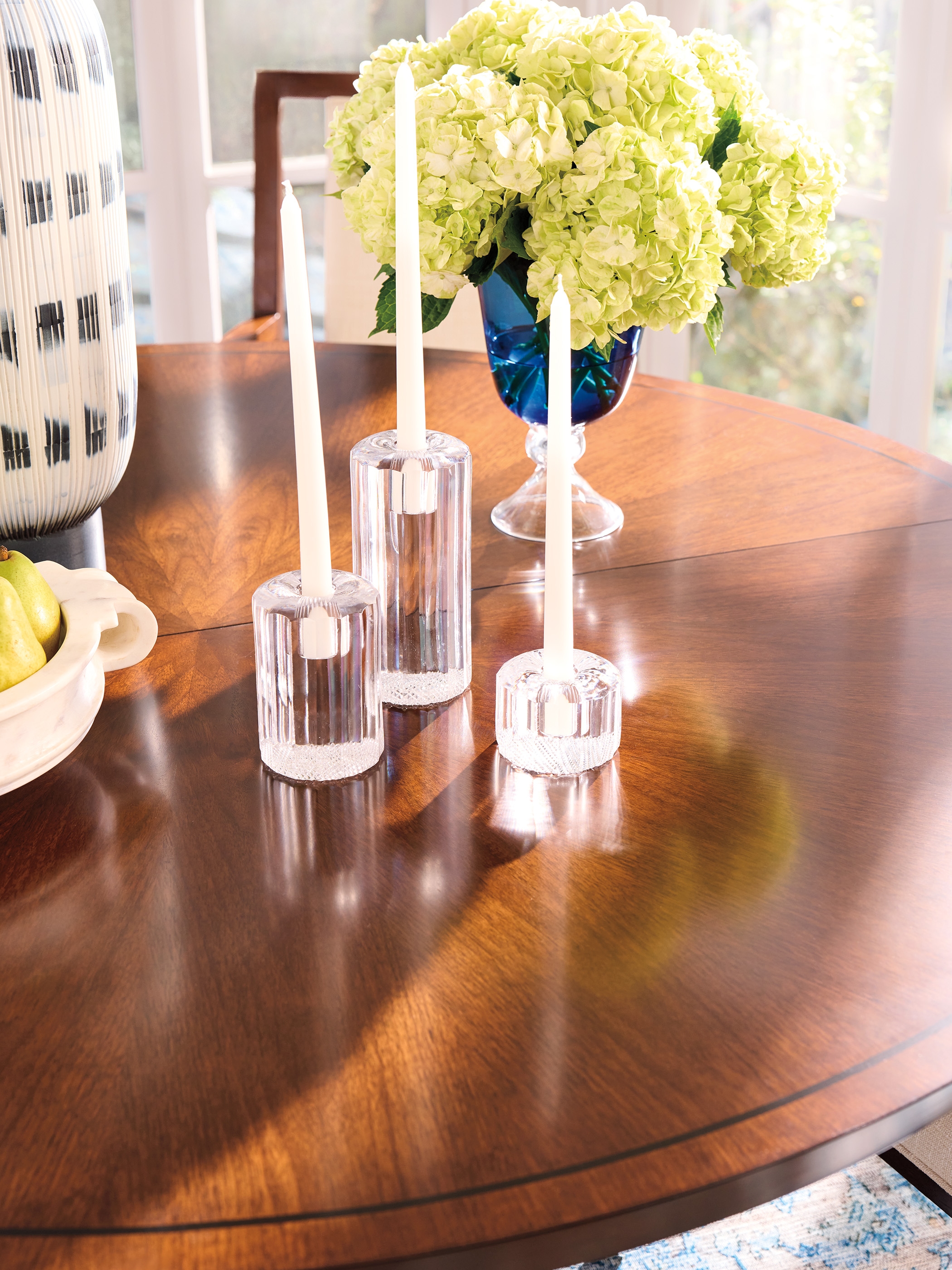 Lexington Rendezvous Warwick Round Dining Table