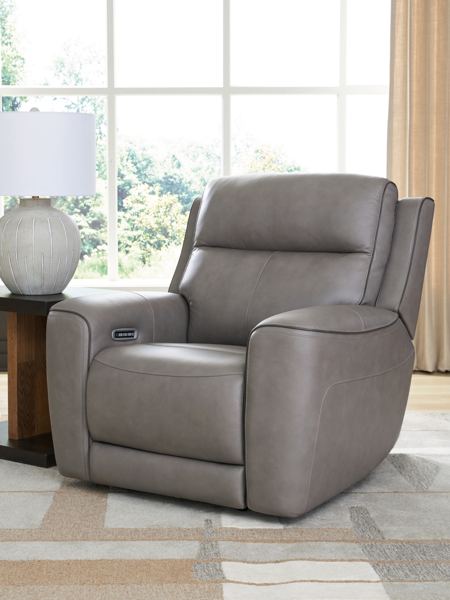 Pwr Recliner/Adj Headrest