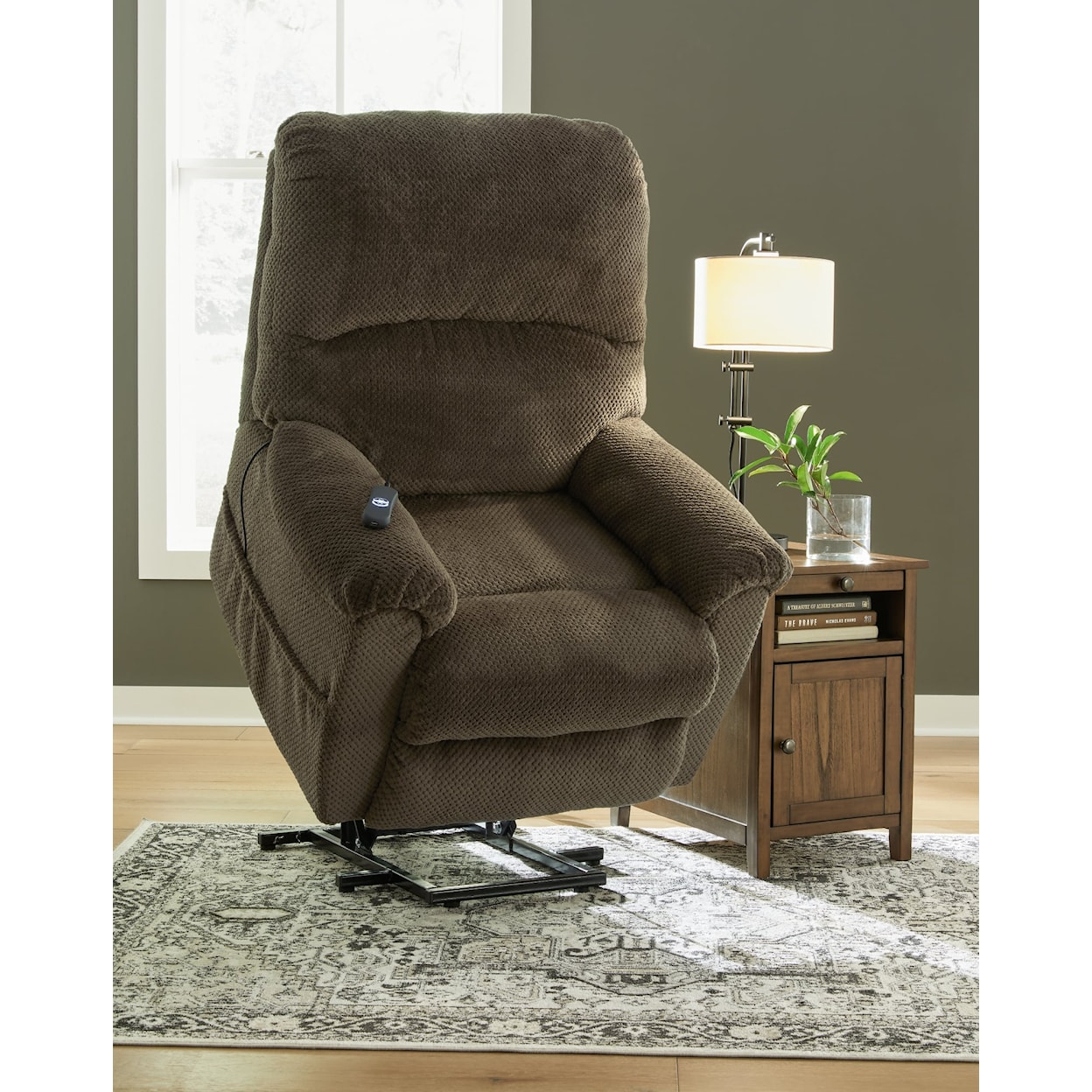 StyleLine Shadowboxer Power Lift Recliner