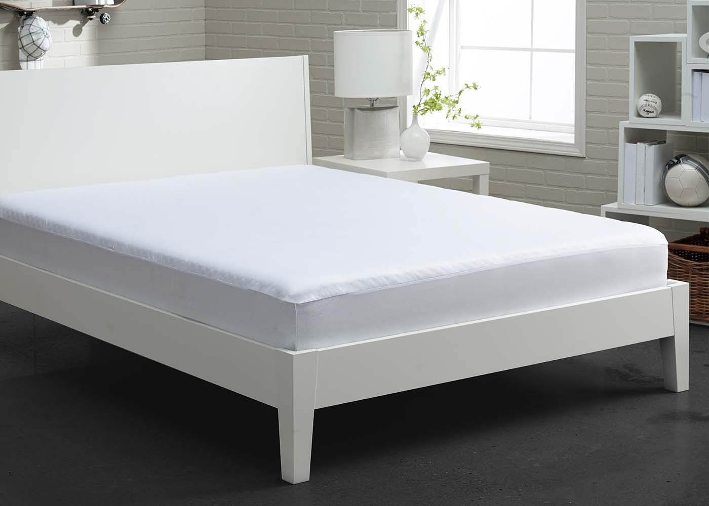 StretchWick™ Queen Mattress Protector