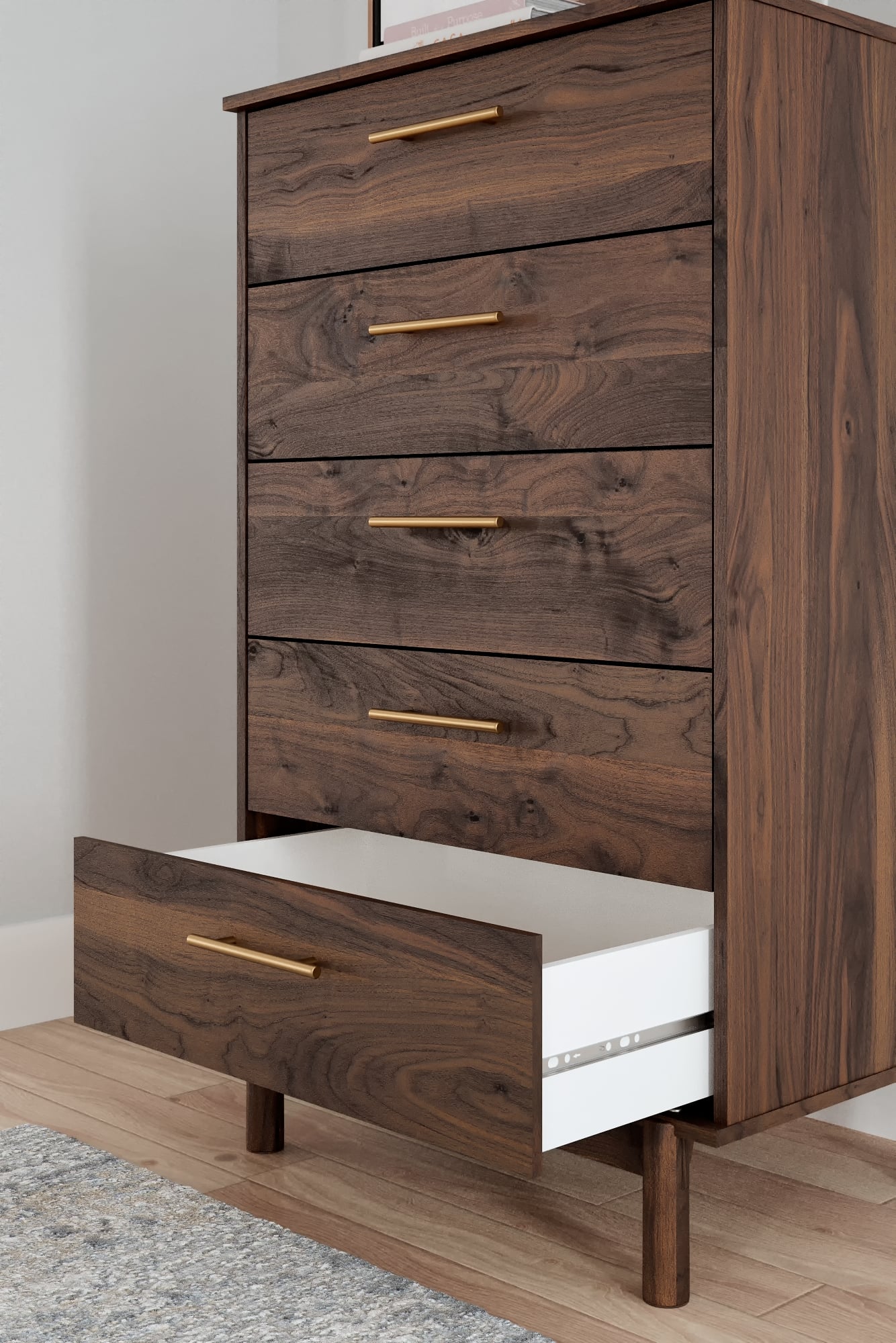 Signature Design by Ashley Calverson 5-Drawer Chest