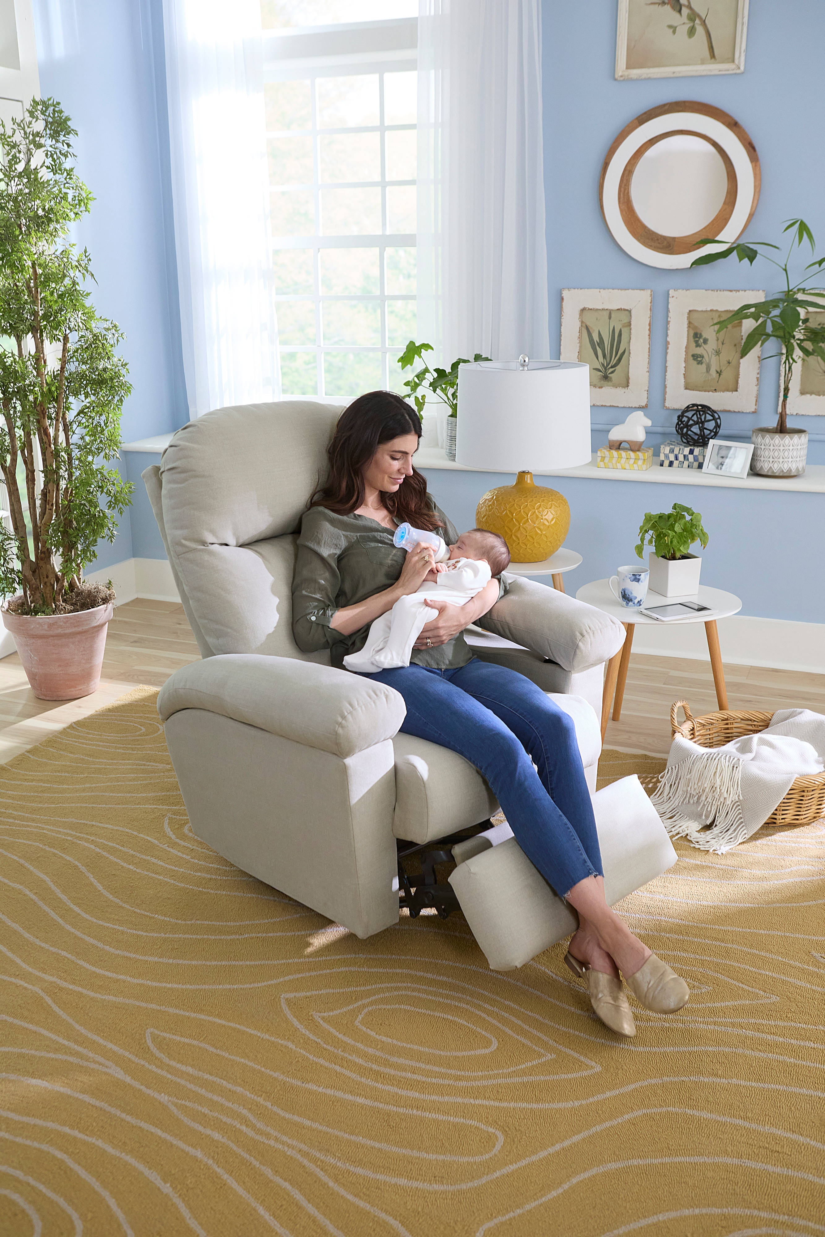 Best Home Furnishings Jodie Power Swivel Recliner w/ Adjustable Arms