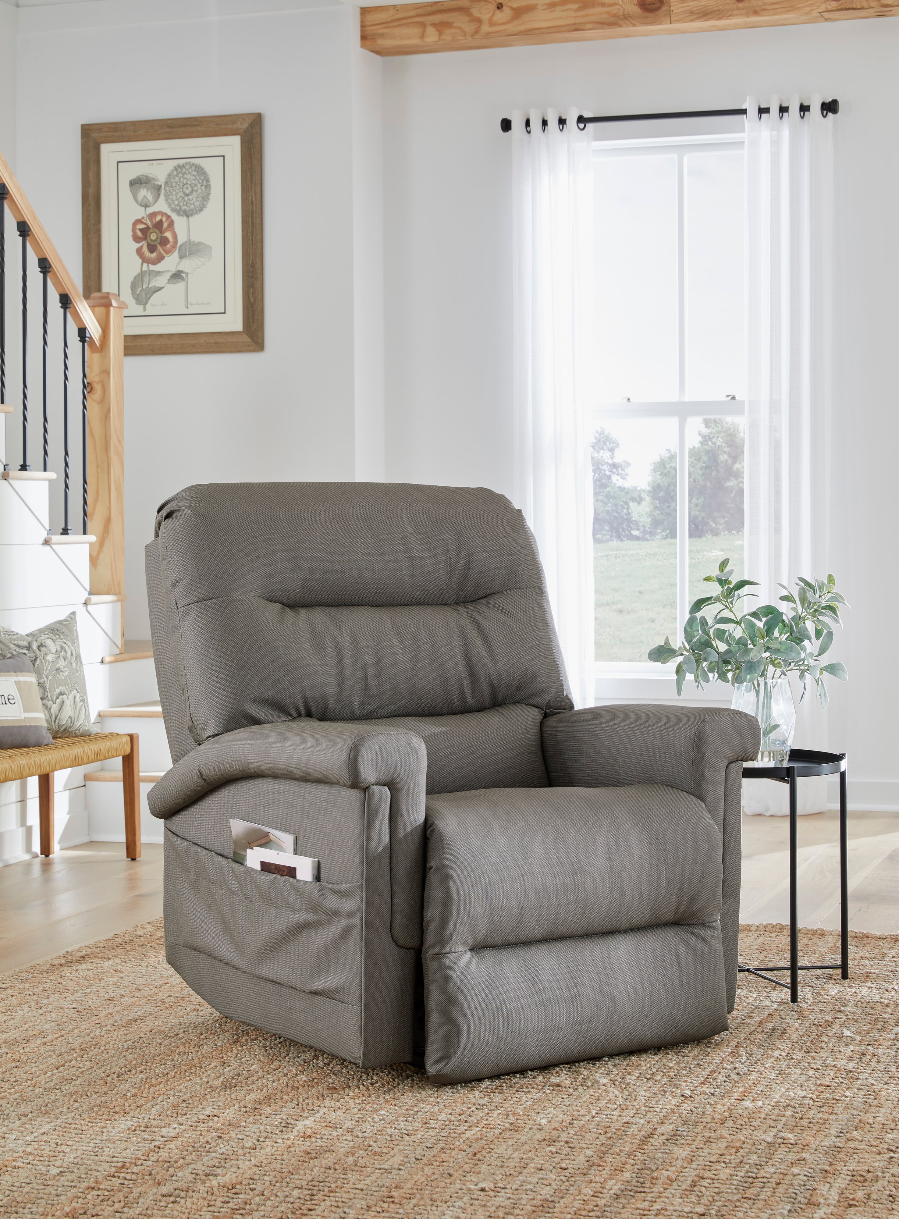 Best Home Furnishings Victoria Lift Recliner
