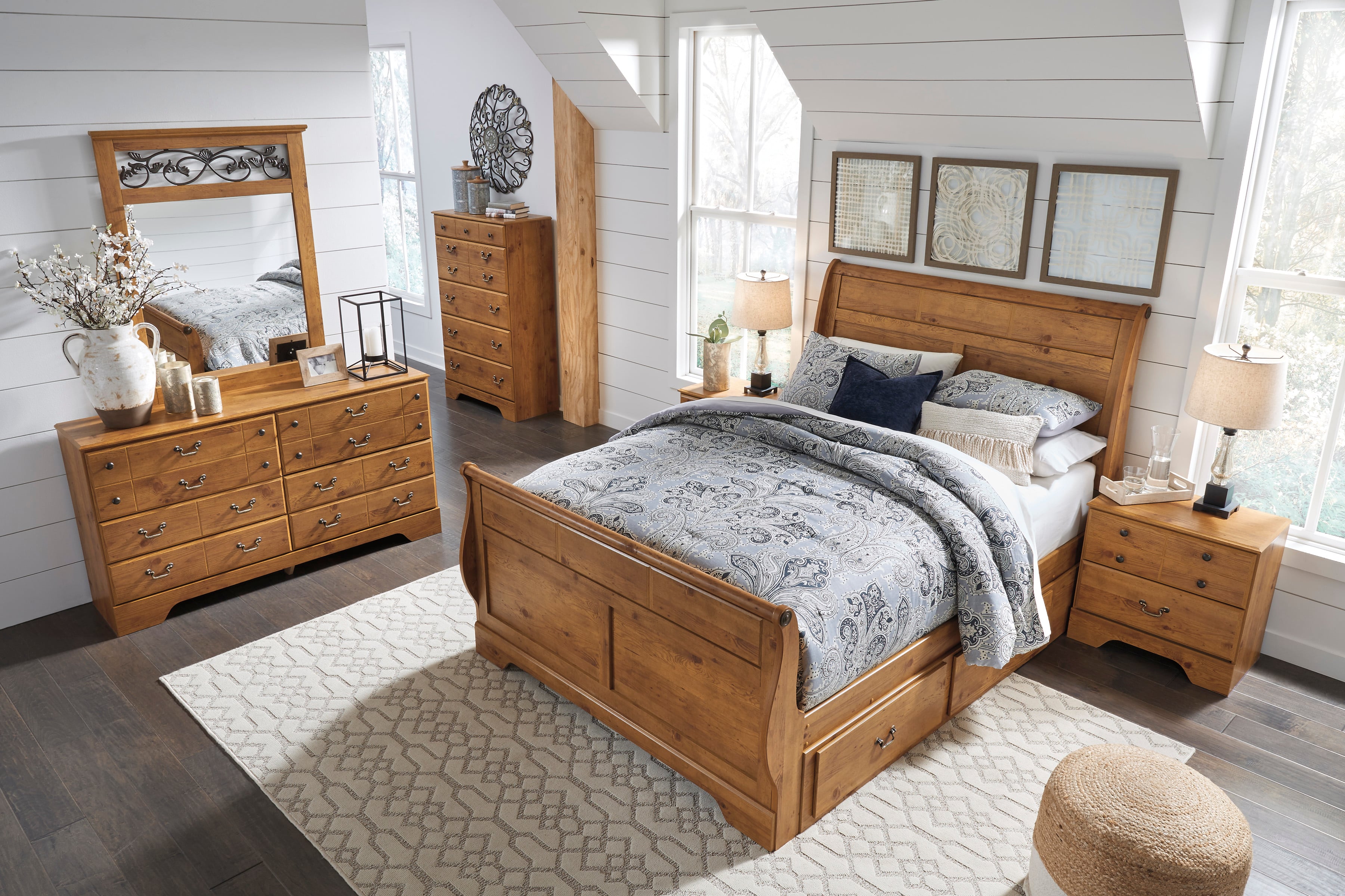 Zipps Furniture Williamsburg Queen Storage Bed
