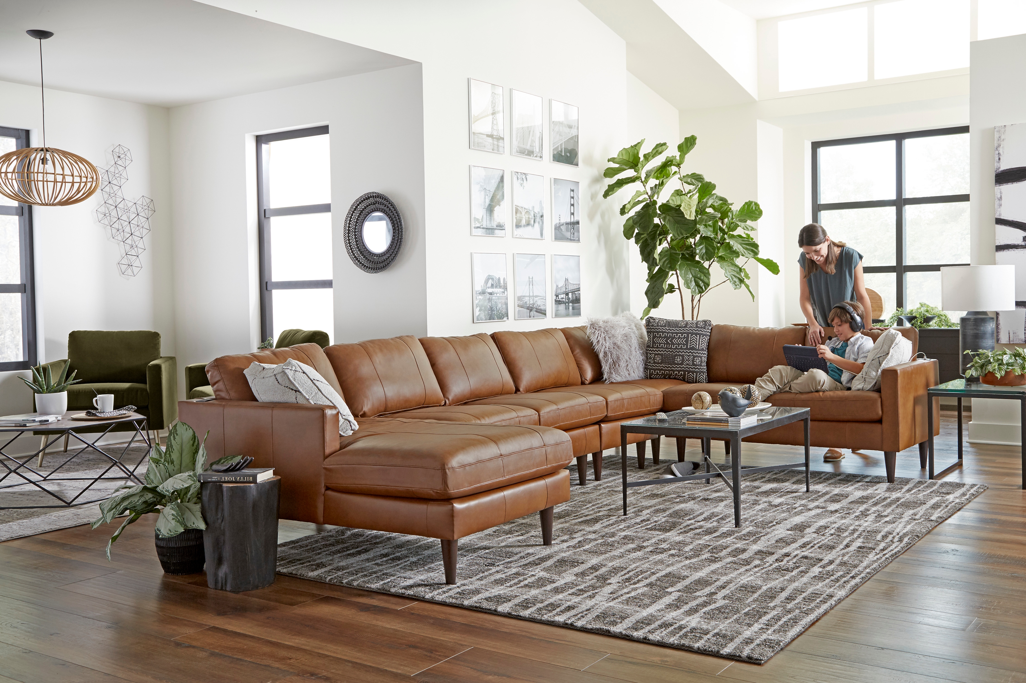 Best Home Furnishings Trafton Leather Sectional Sofa w/ Chaise & Wood Feet