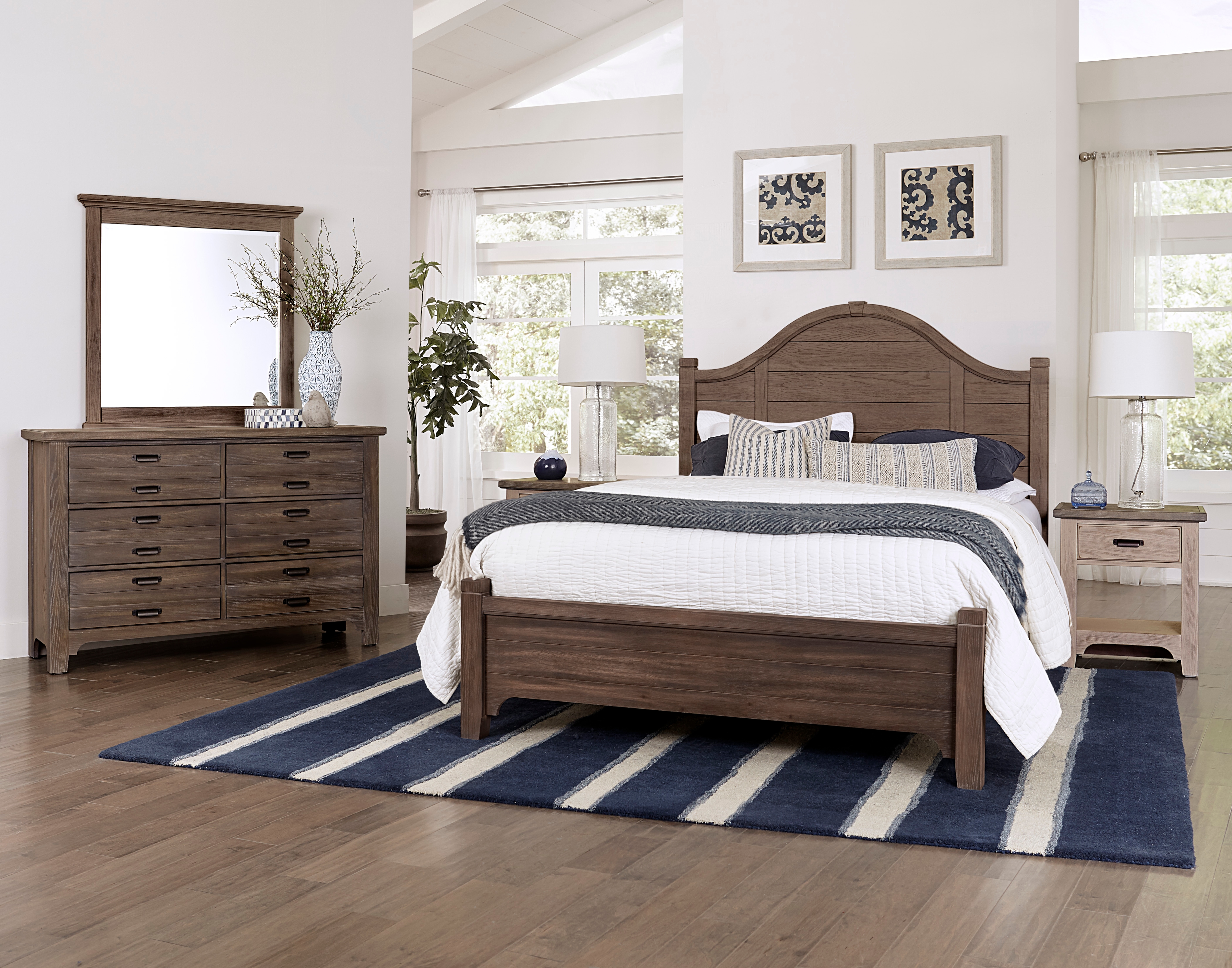 Laurel Mercantile Co. Bungalow Queen Bed with Arched Headboard