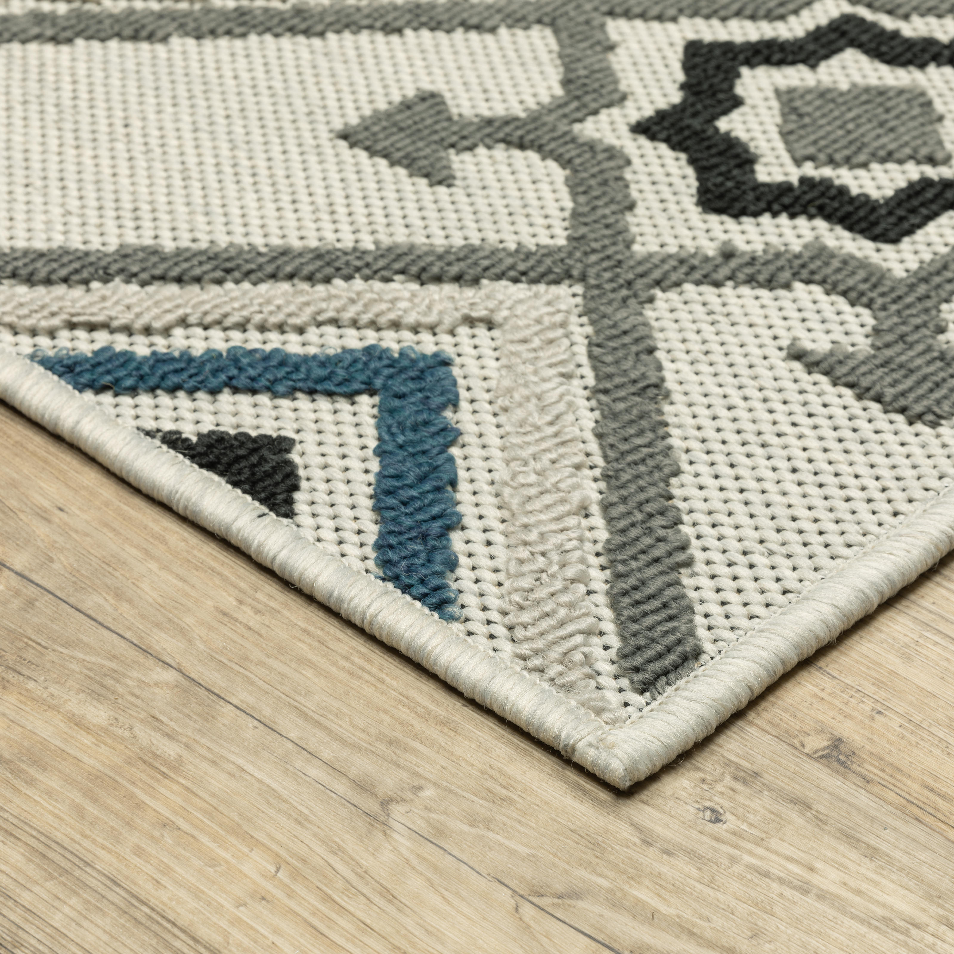 Oriental Weavers Torrey 5' 3" X  7' 3"  Rug