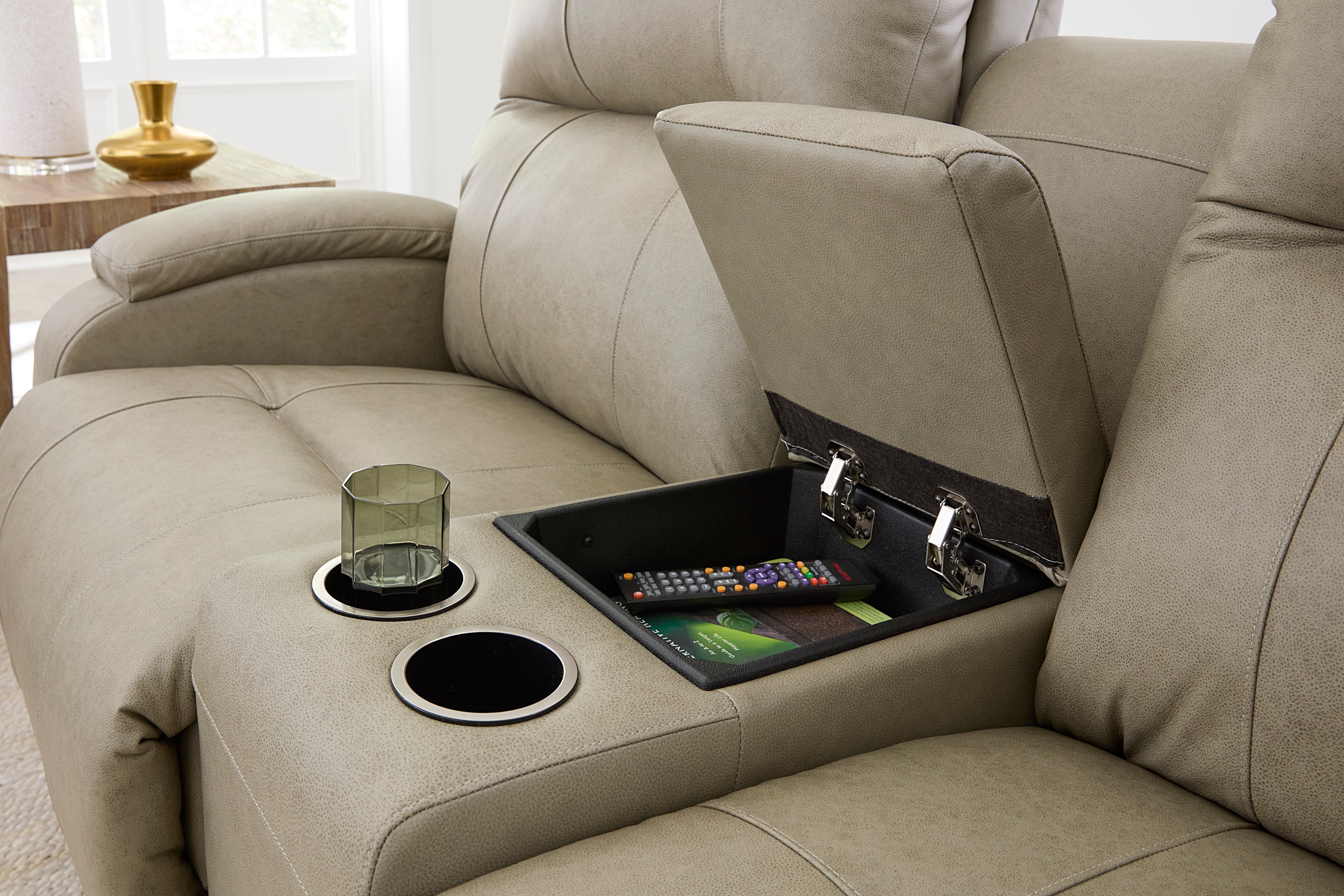 Best Home Furnishings Maverly Power Reclining Space Saver Console Loveseat