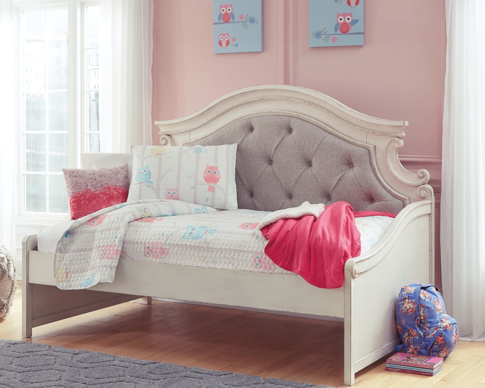 Signature Design by Ashley Realyn Twin Day Bed