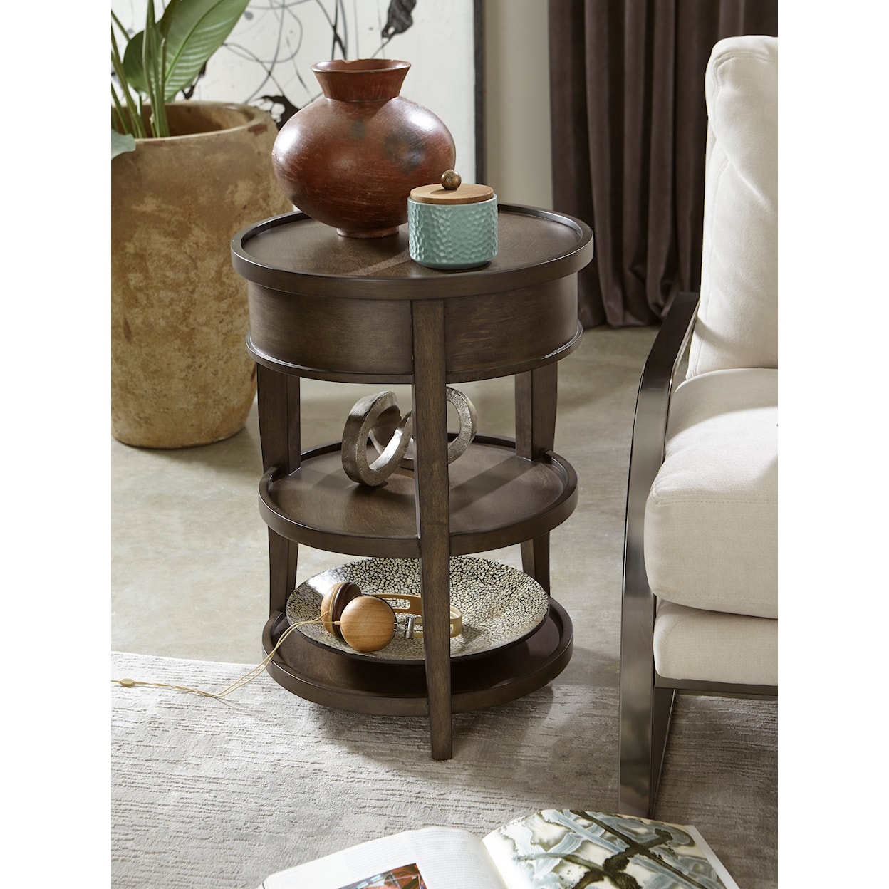 Aspenhome Blakely Round Chairside Table