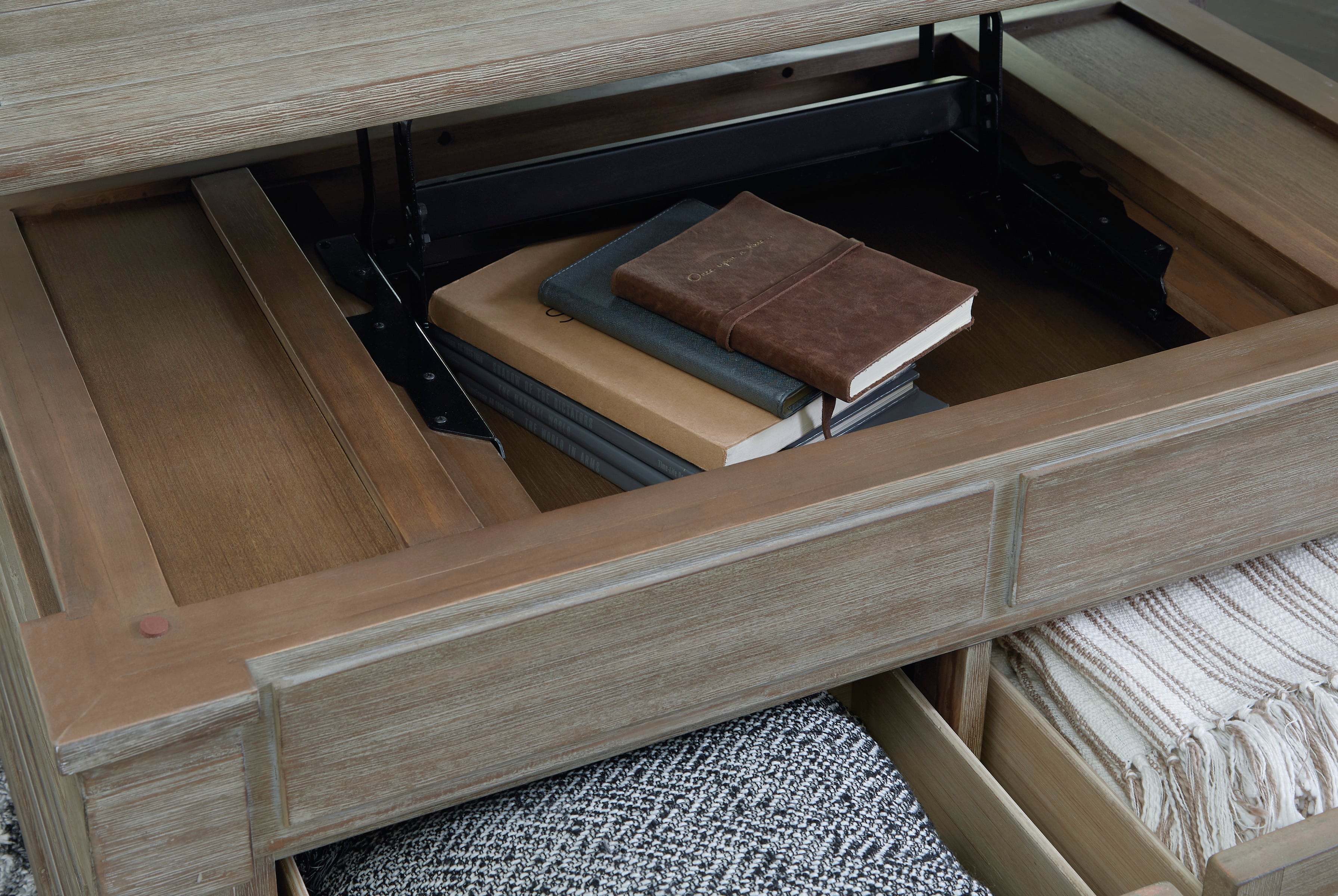 Signature Design by Ashley Moreshire T65920 Transitional Lift Top