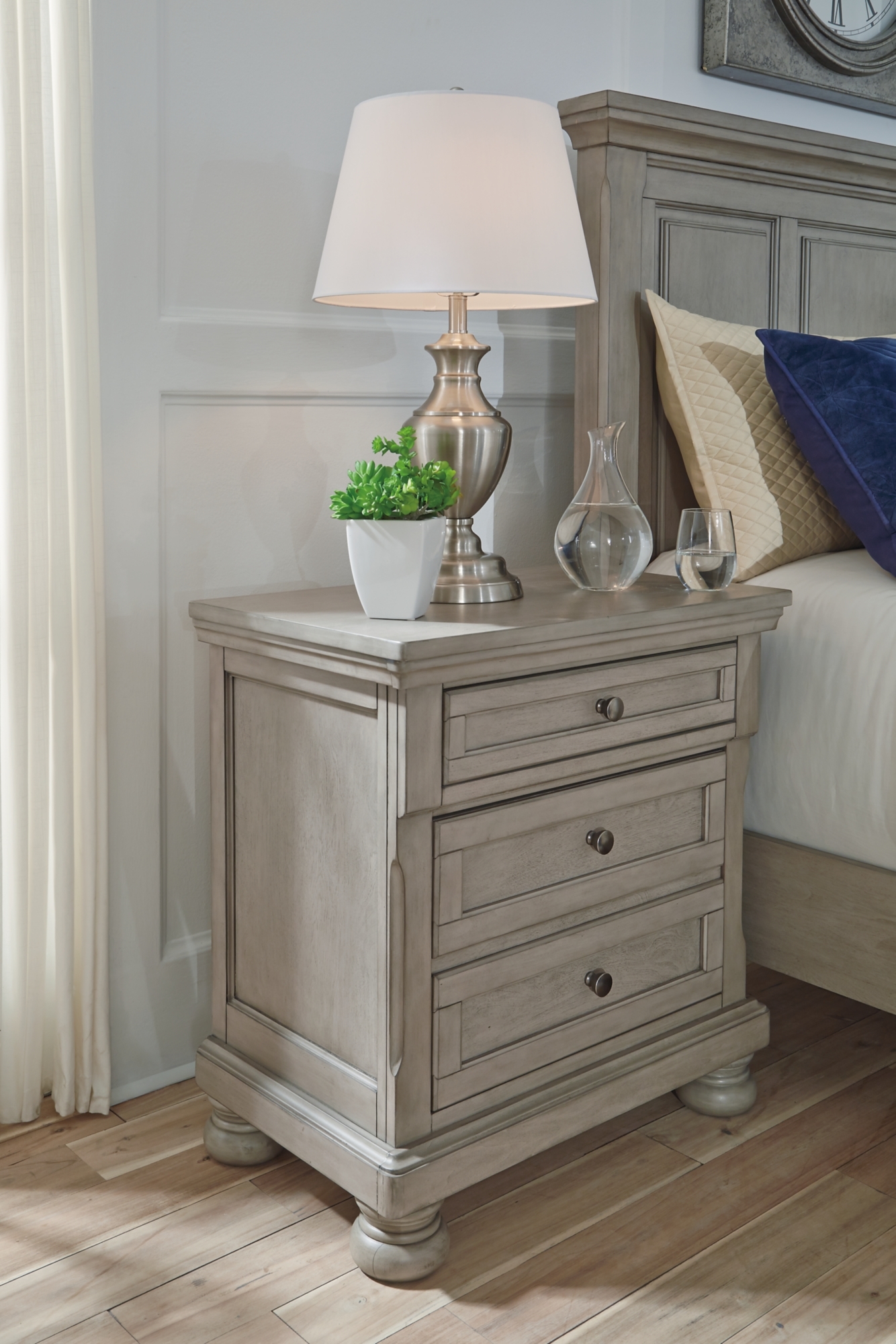 2-Drawer Nightstand