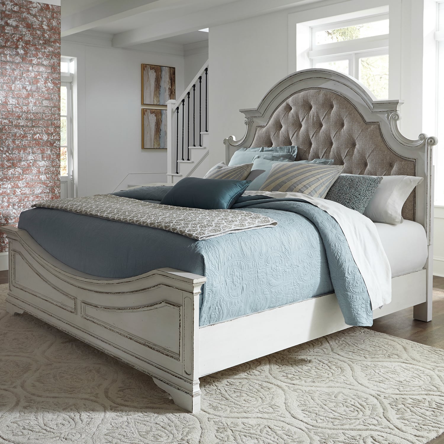 Liberty Furniture Magnolia Manor Queen Upholstered Panel Bed