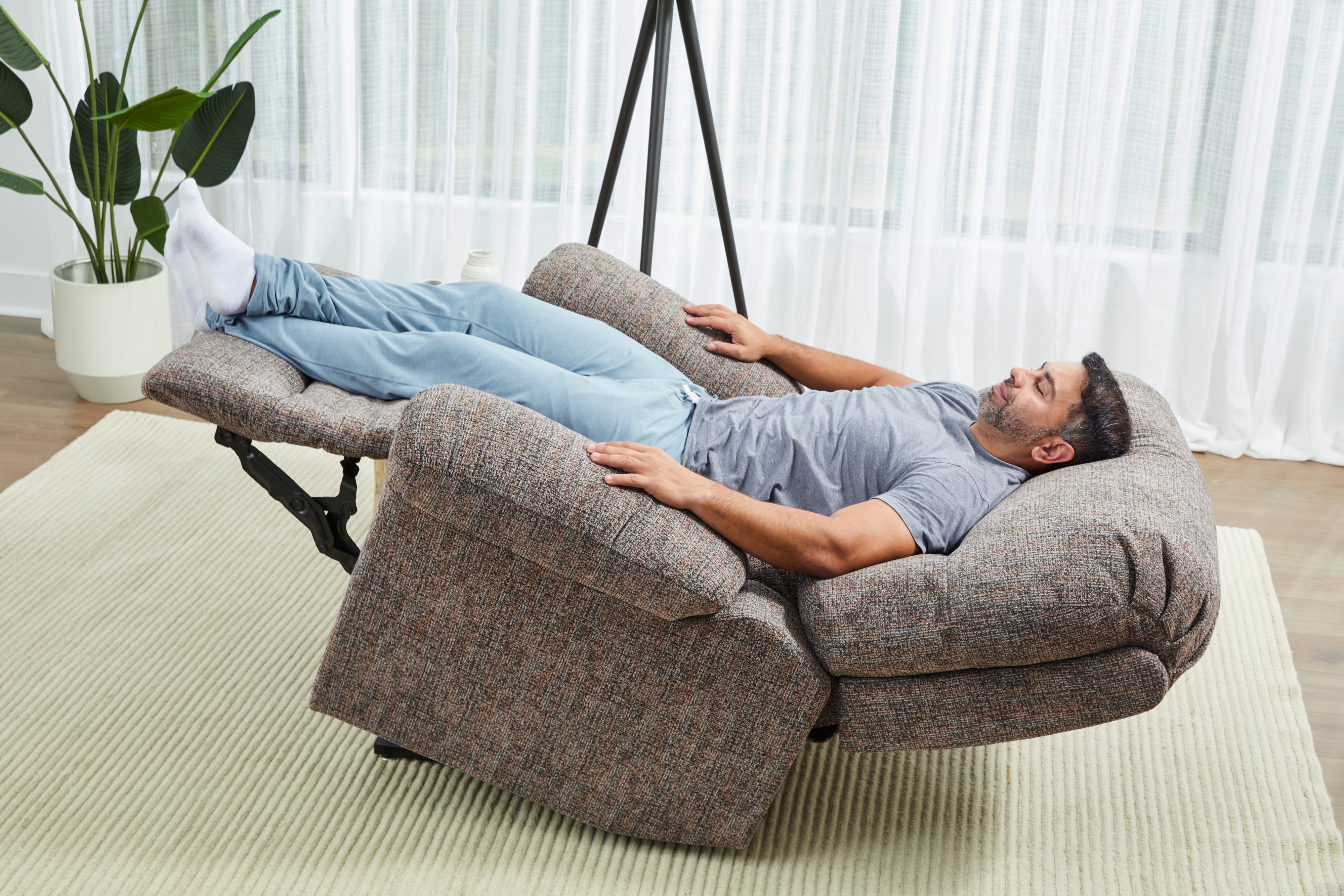 Best Home Furnishings Badge Power Head Tilt Zero Gravity Recliner