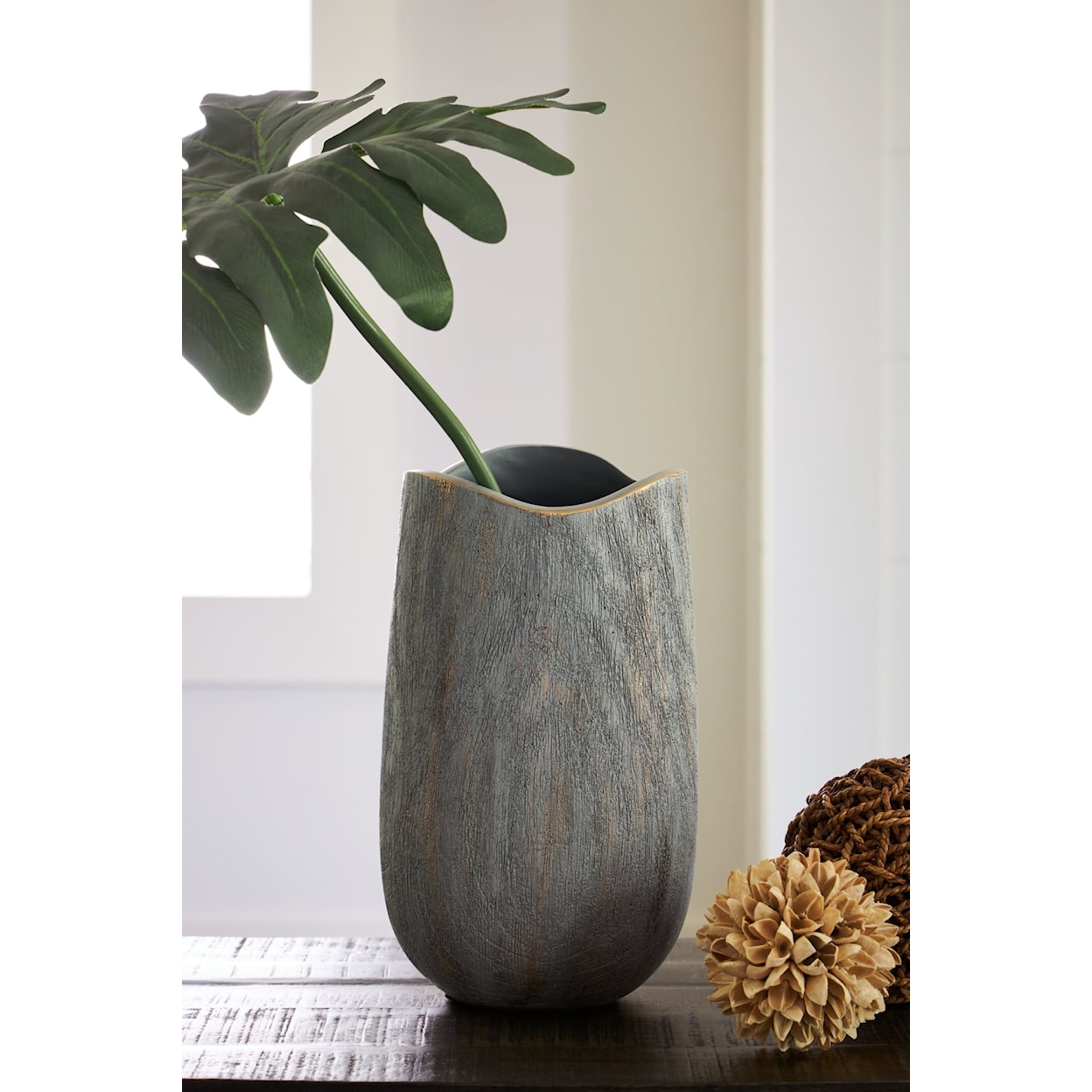 Ashley Furniture Signature Design Iverly Vase