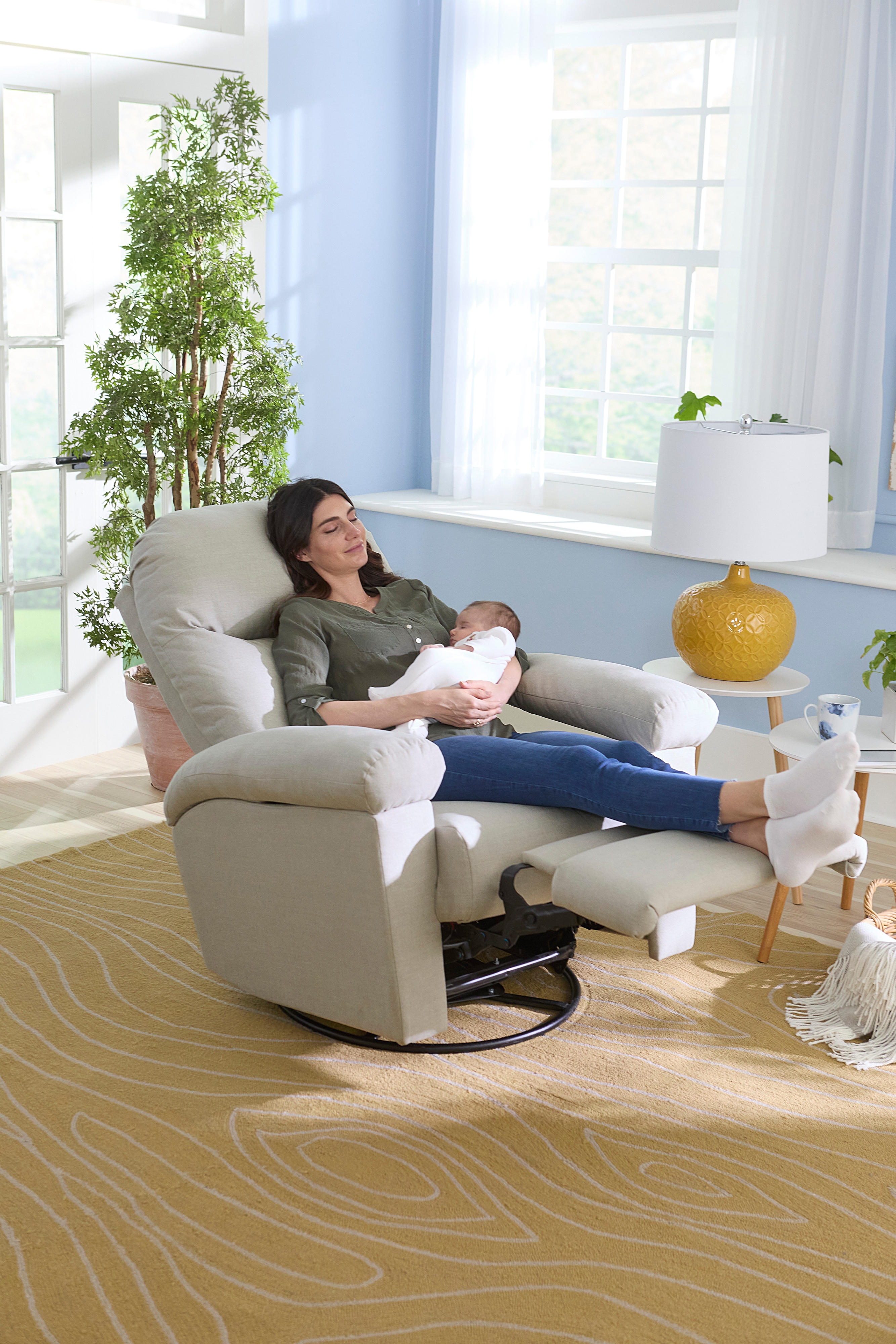 Best Home Furnishings Jodie Power Swivel Recliner w/ Adjustable Arms