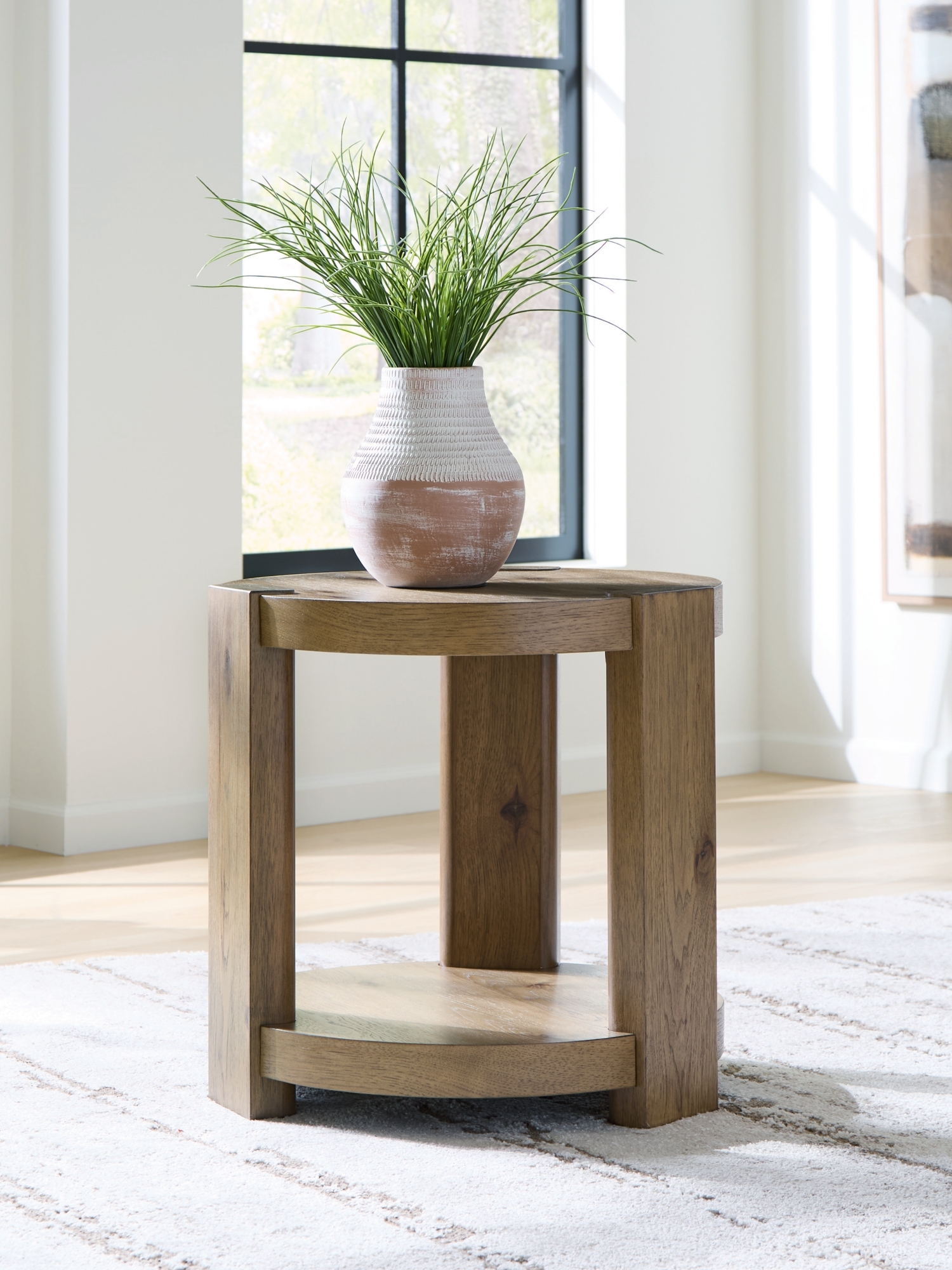 Signature Design by Ashley Flangren Round End Table