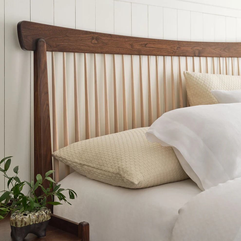 Stickley Hudson Valley Queen Maple Spindle Bed