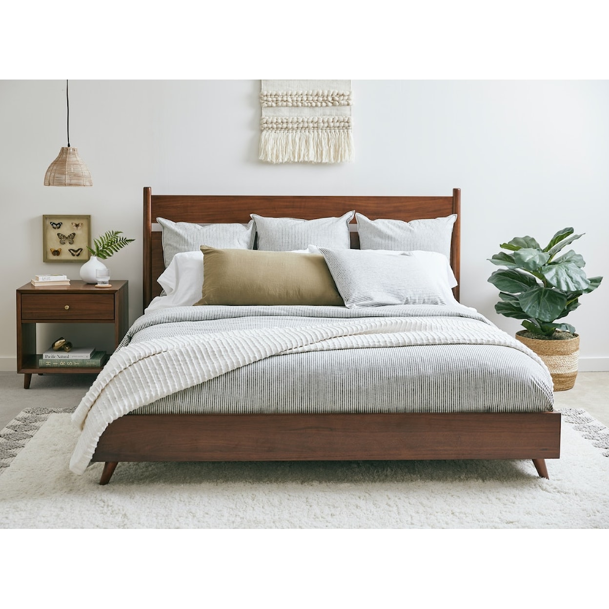 Wynwood, A Flexsteel Company Ludwig King Panel Bed