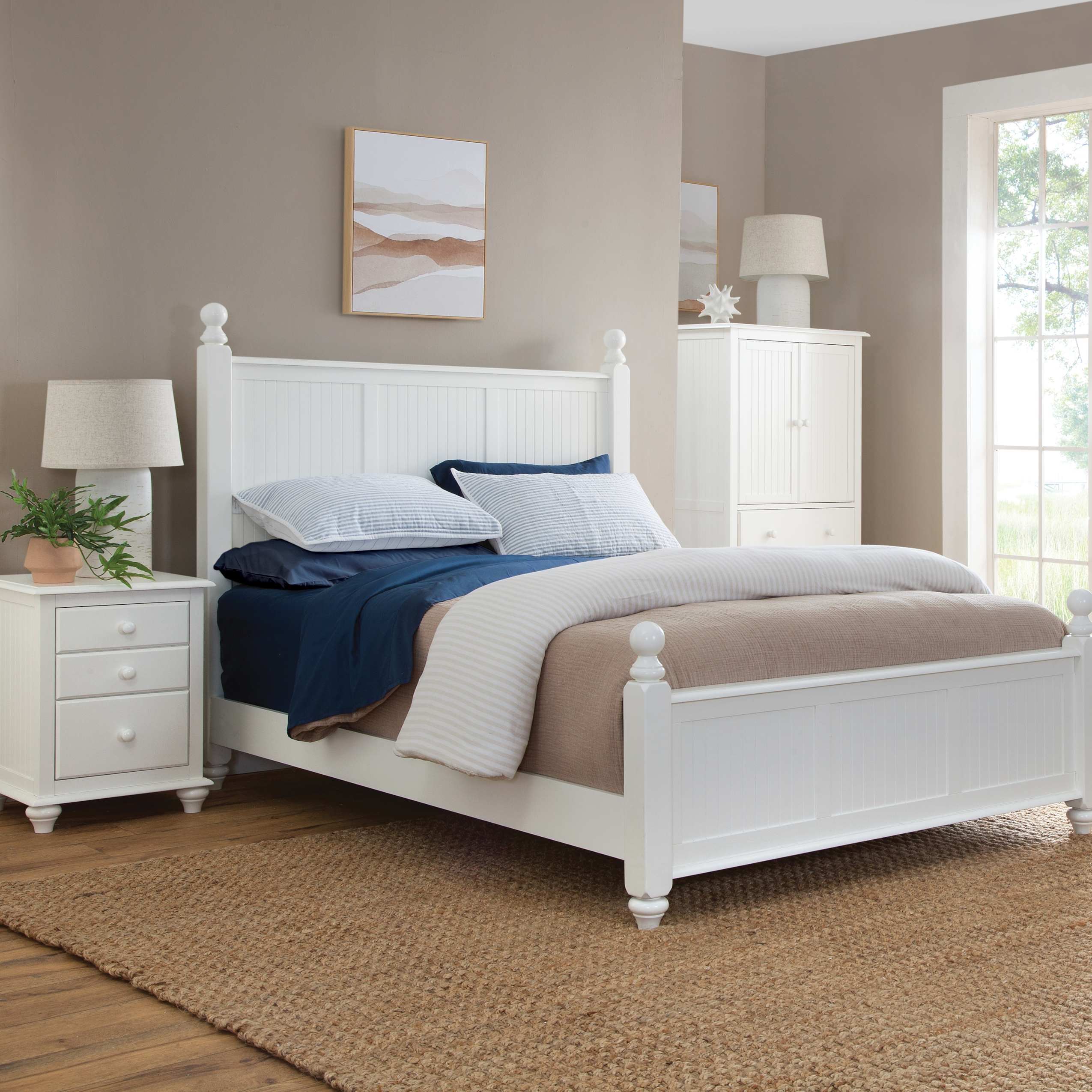 Cottage Queen Bed with Turned Posts