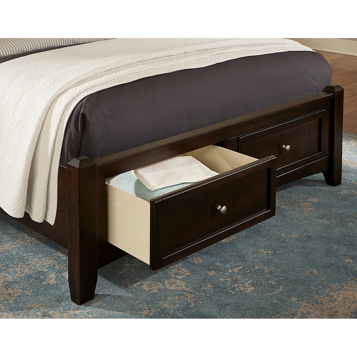 Vaughan Bassett Bonanza King Poster Storage Bed