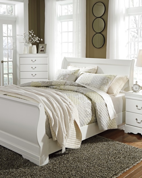 Queen Sleigh Bed With Chest Of Drawers And Nightstand