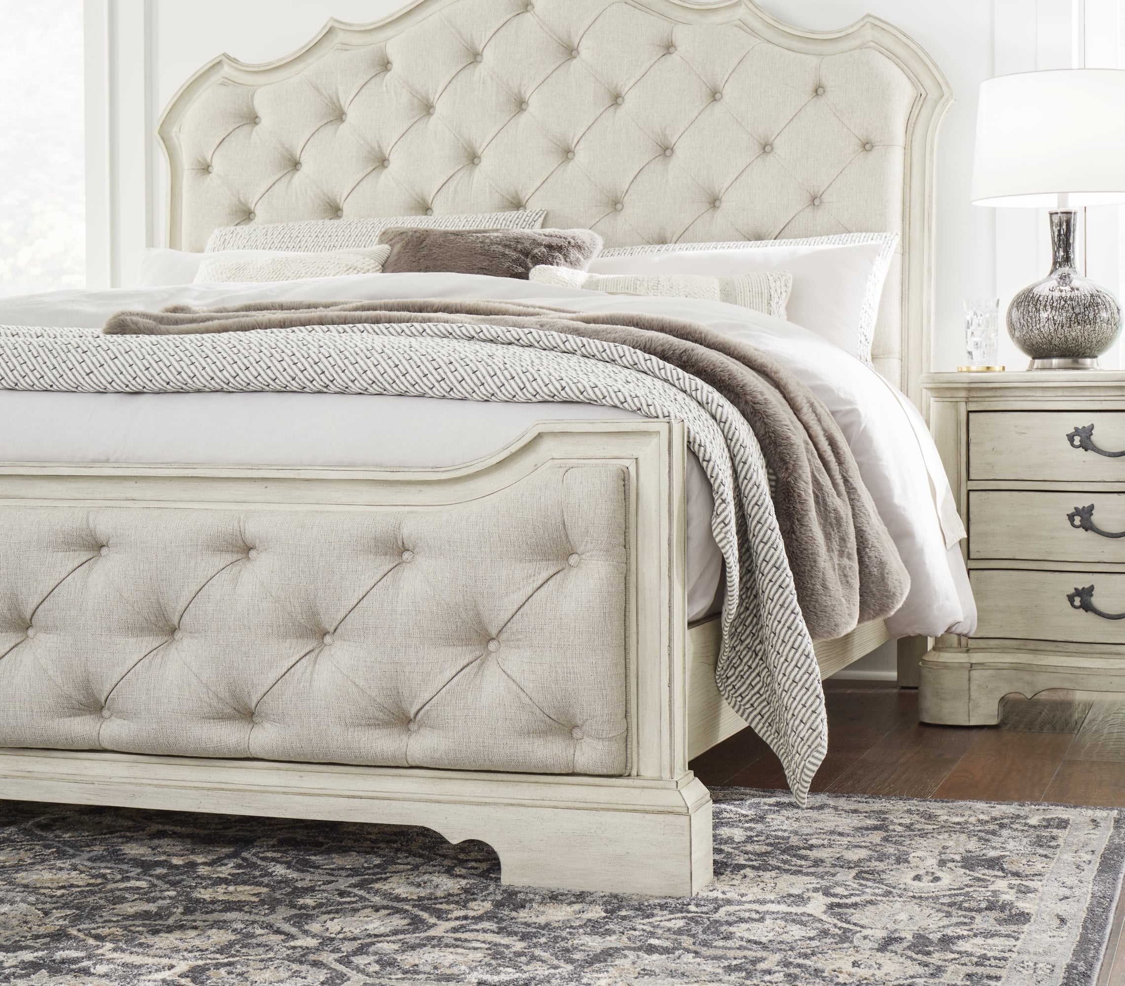 Ashley Signature Design Arlendyne B980B4 Traditional King Upholstered ...