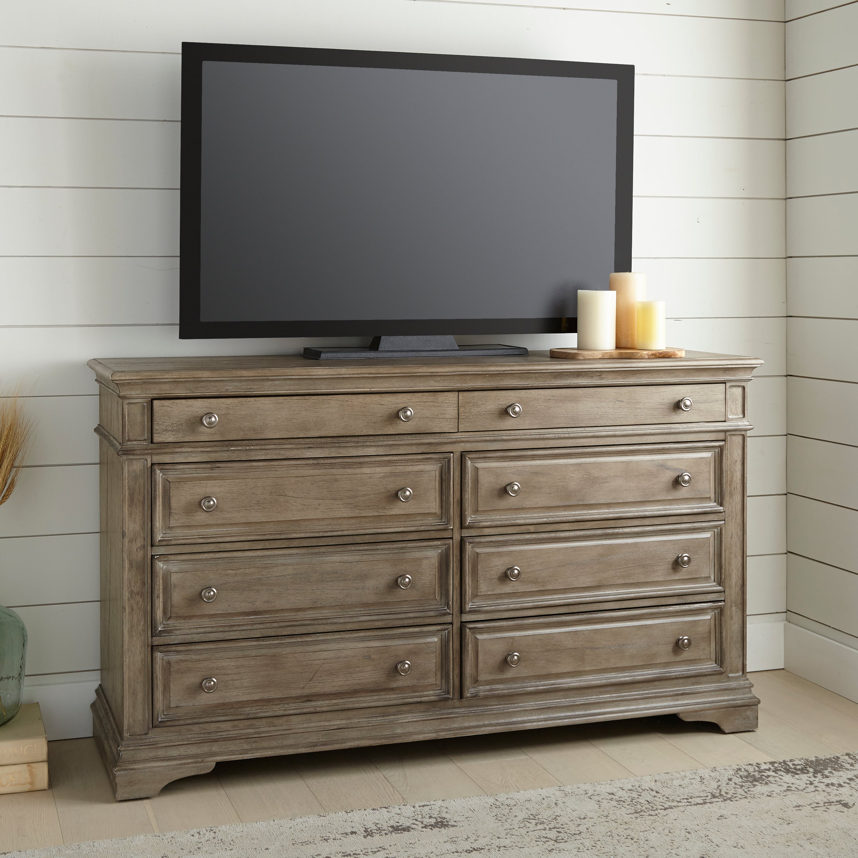 8-Drawer Dresser