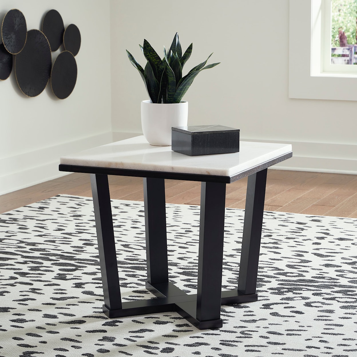 Benchcraft Fostead End Table