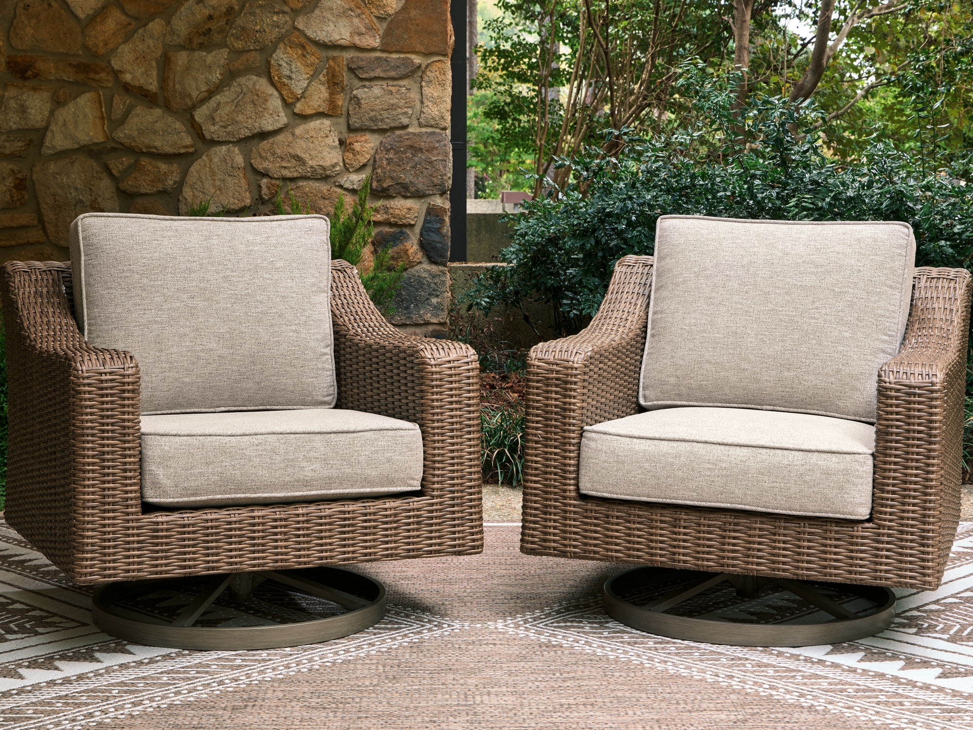 Swivel Lounge W/ Cushion