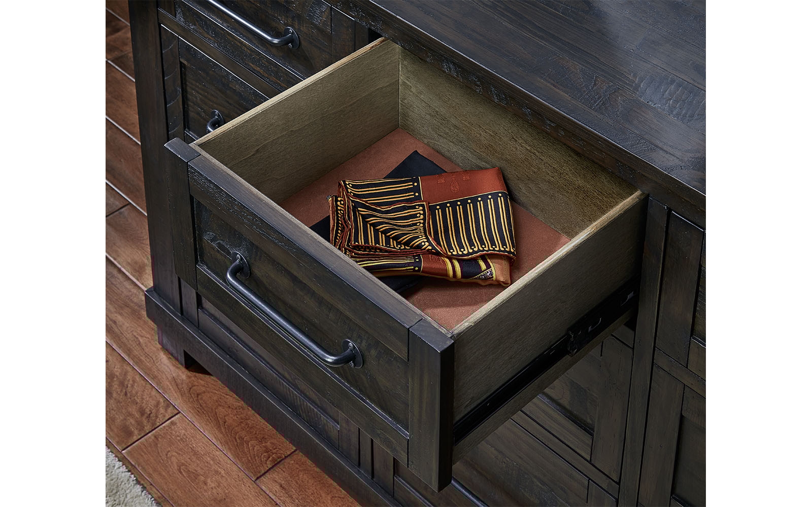 A-America Sun Valley 9-Drawer Dresser