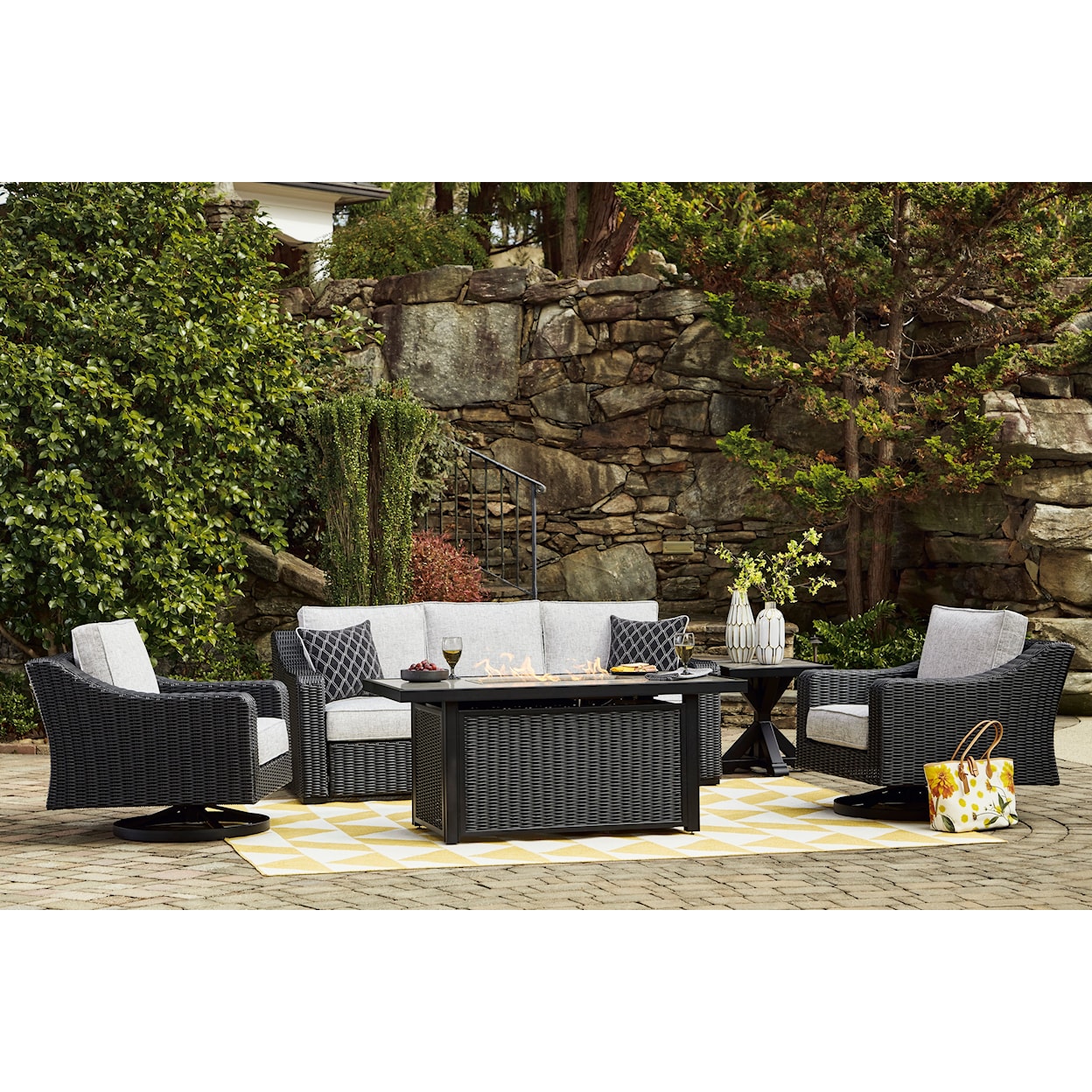 Ashley Furniture Signature Design Beachcroft Outdoor Group
