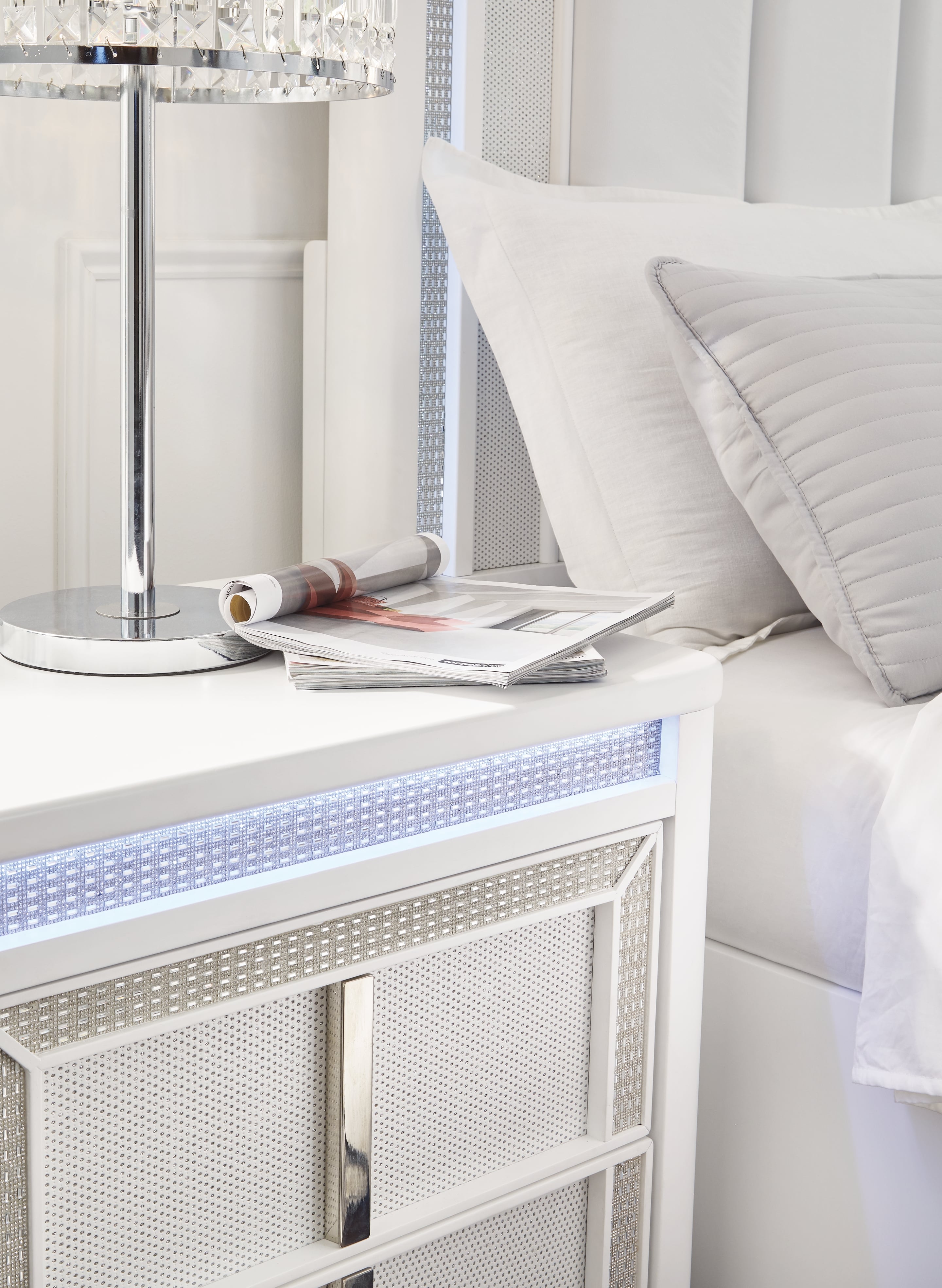 Signature Design by Ashley Chalanna 2-Drawer Nightstand