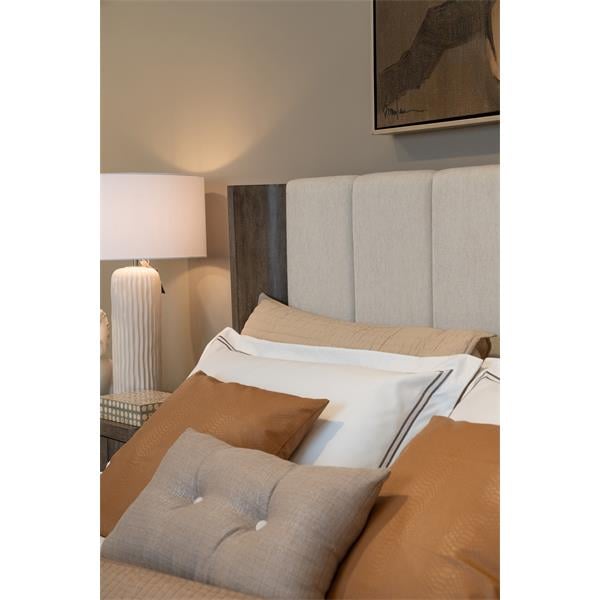 Riverside Furniture Sariel Queen Platform Bed