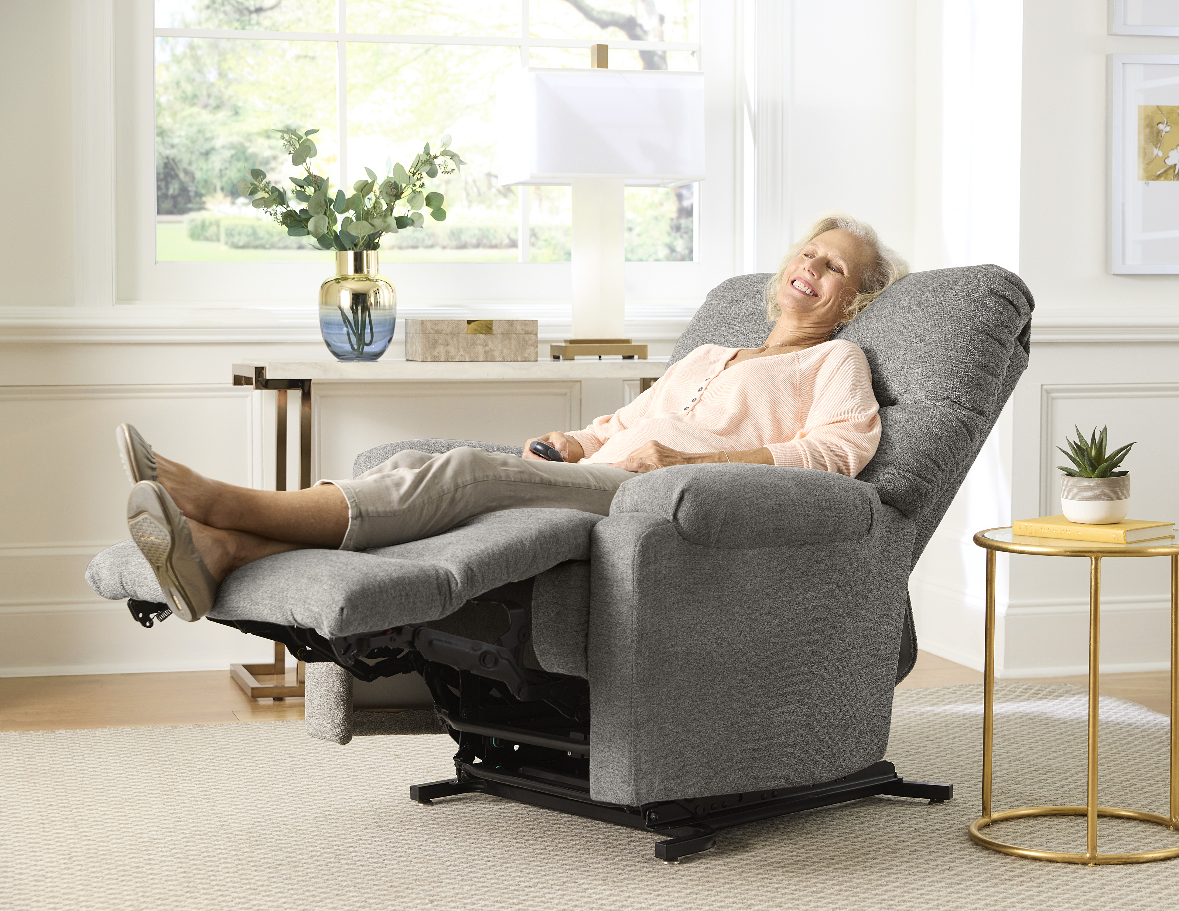 Best Home Furnishings Karen Power Lift Recliner