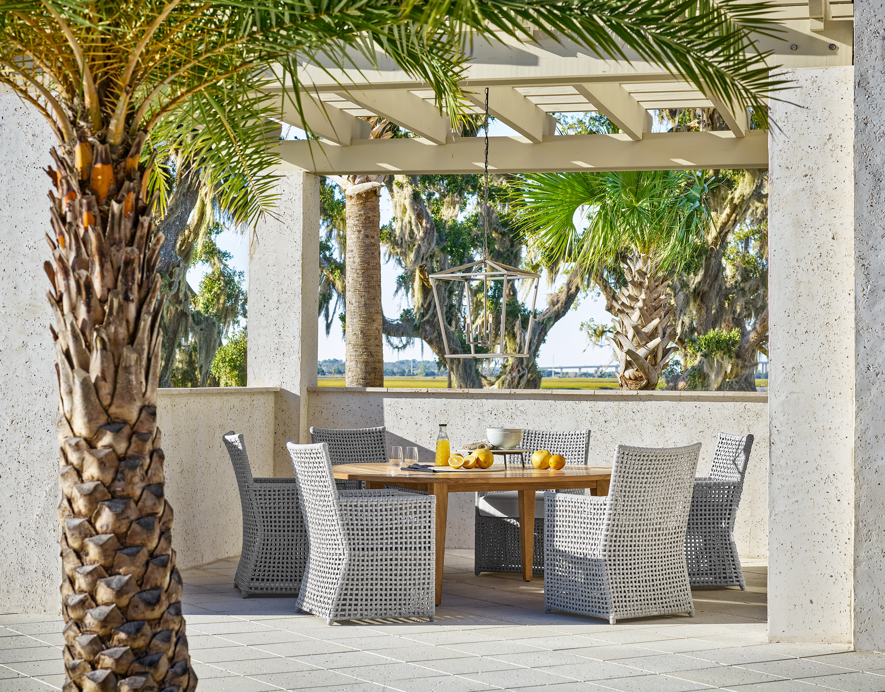 Outdoor Round Dining Table