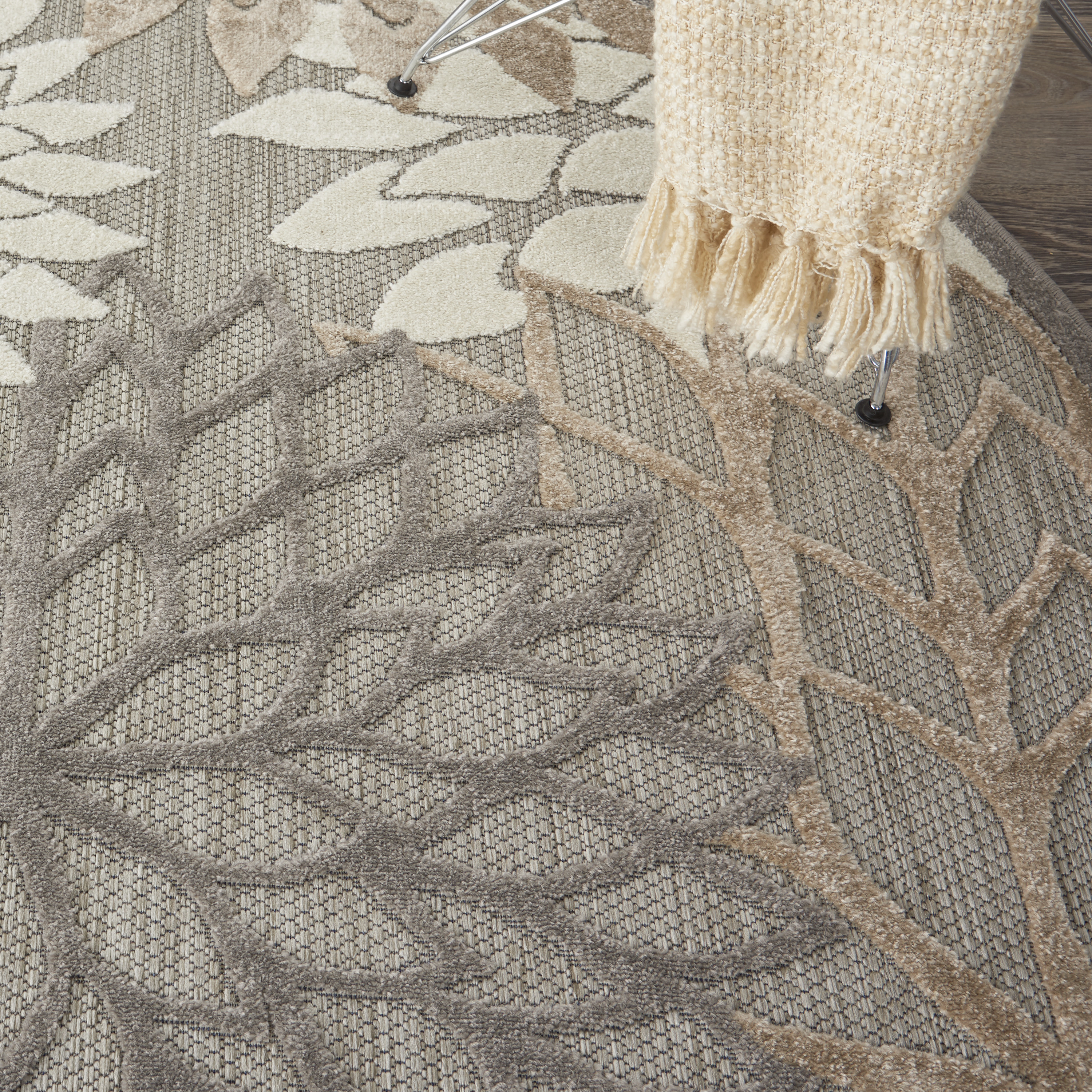 Nourison Aloha 4' Round  Rug