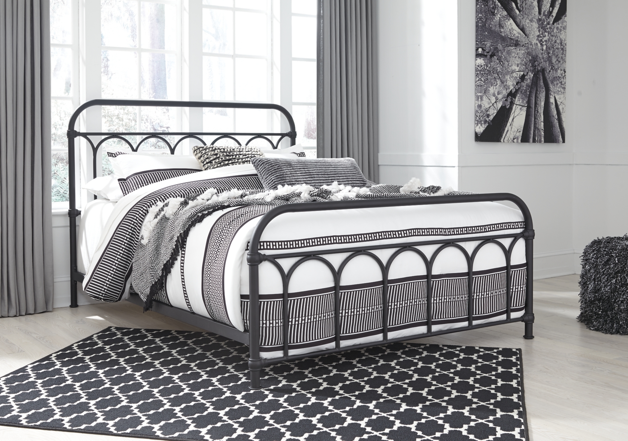 Signature Design by Ashley Nashburg Queen Metal Hdbd/Ftbd/Rails