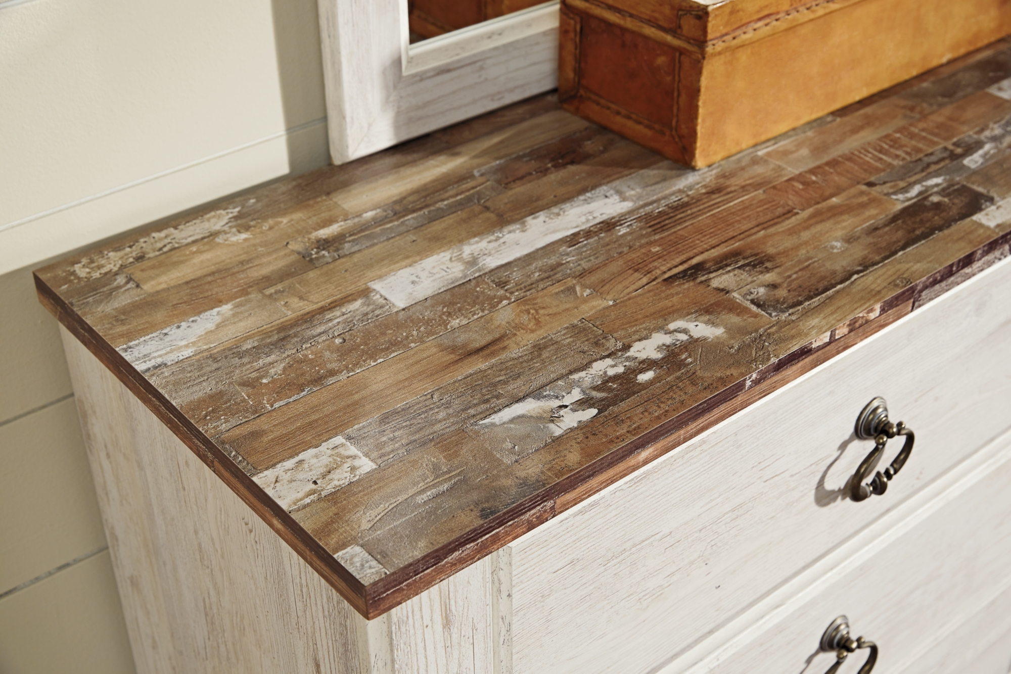 Signature Design by Ashley Willowton 2-Drawer Nightstand