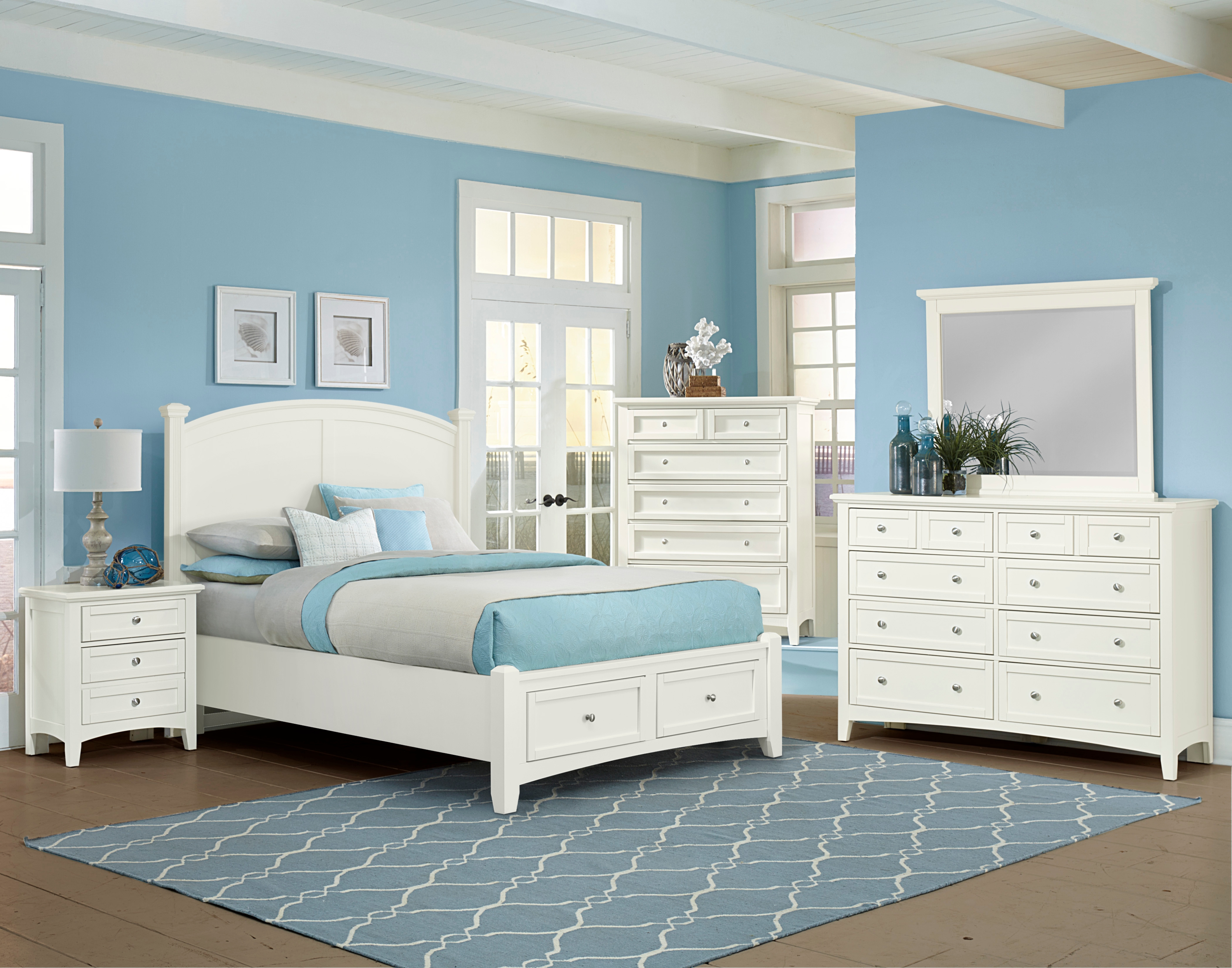 Queen Poster Storage Bed