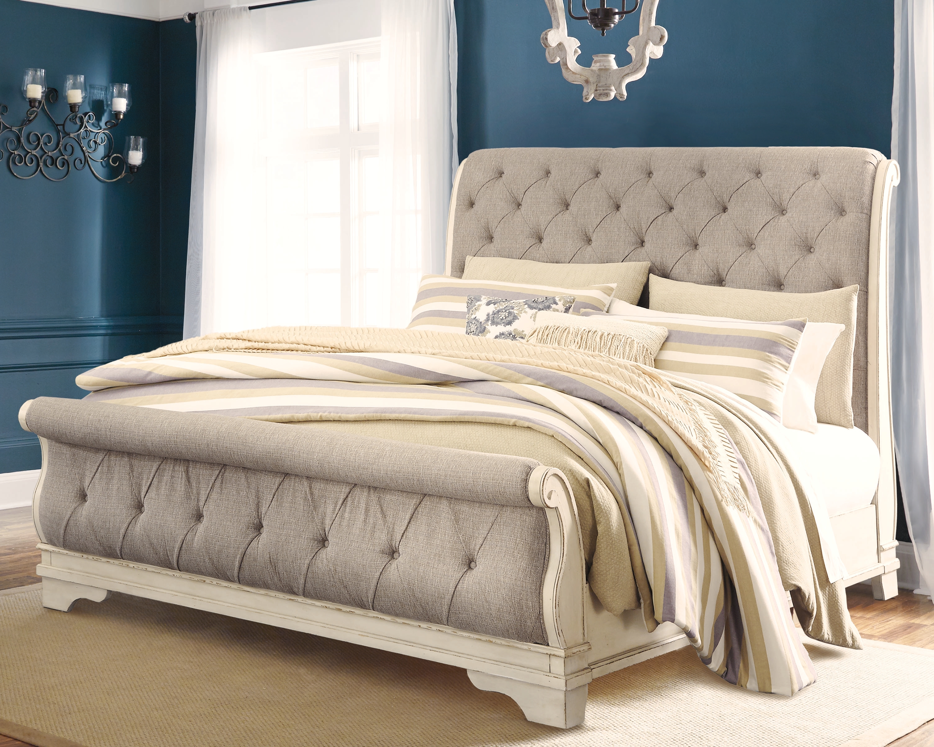 Signature Design by Ashley Realyn California King Sleigh Bed