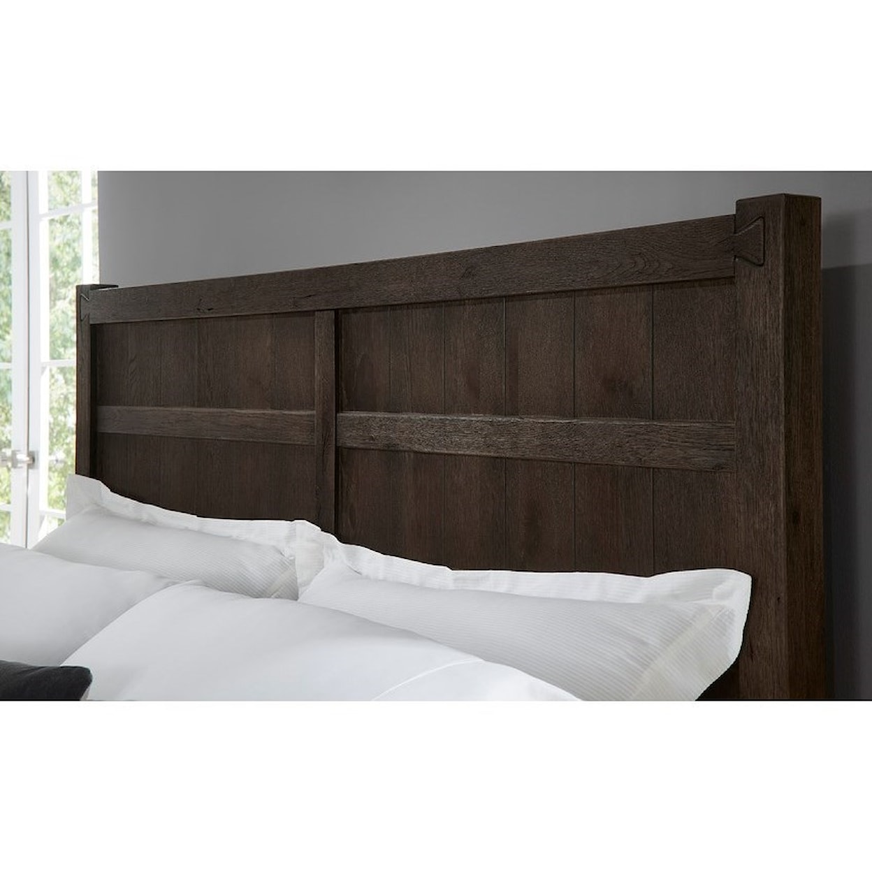 Vaughan Bassett Dovetail Bedroom King Board and Batten Bed