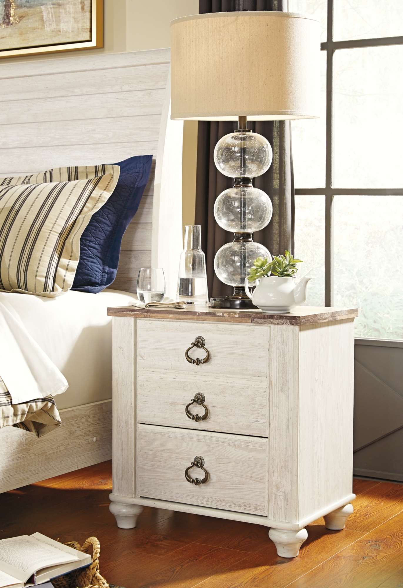 Signature Design by Ashley Willowton Dresser And 2 Nightstands