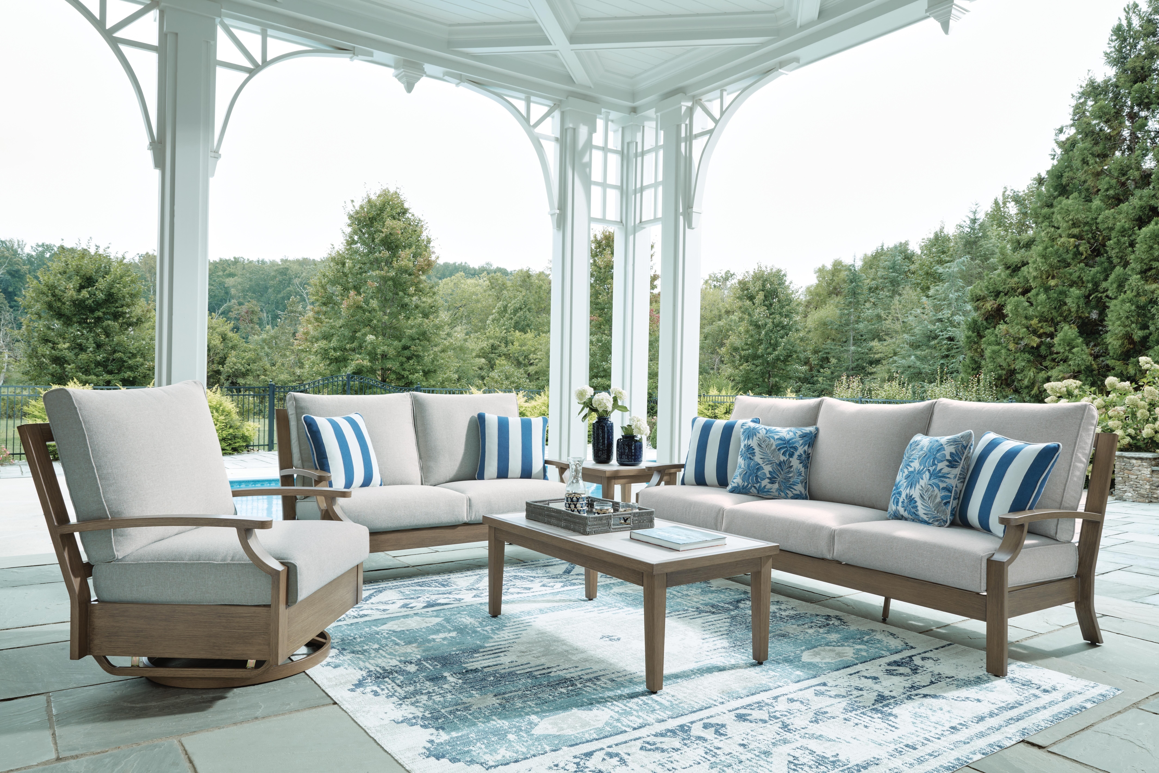Signature Design by Ashley Rainier Ranch Sofa With Cushion