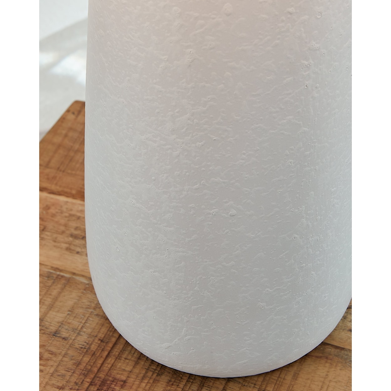 Benchcraft Avianic Ceramic Table Lamp (2/CN)