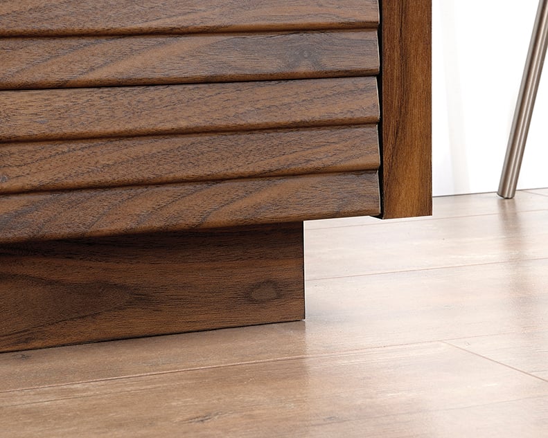 Sauder HARVEY PARK Harvey Park Entertainment Credenza