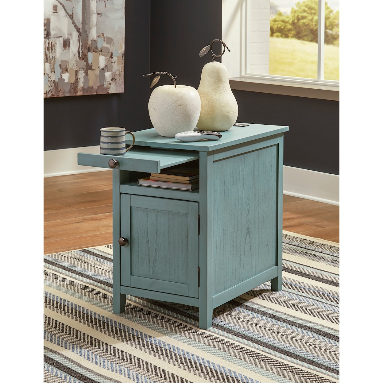 Signature Design by Ashley Furniture Treytown Chairside End Table