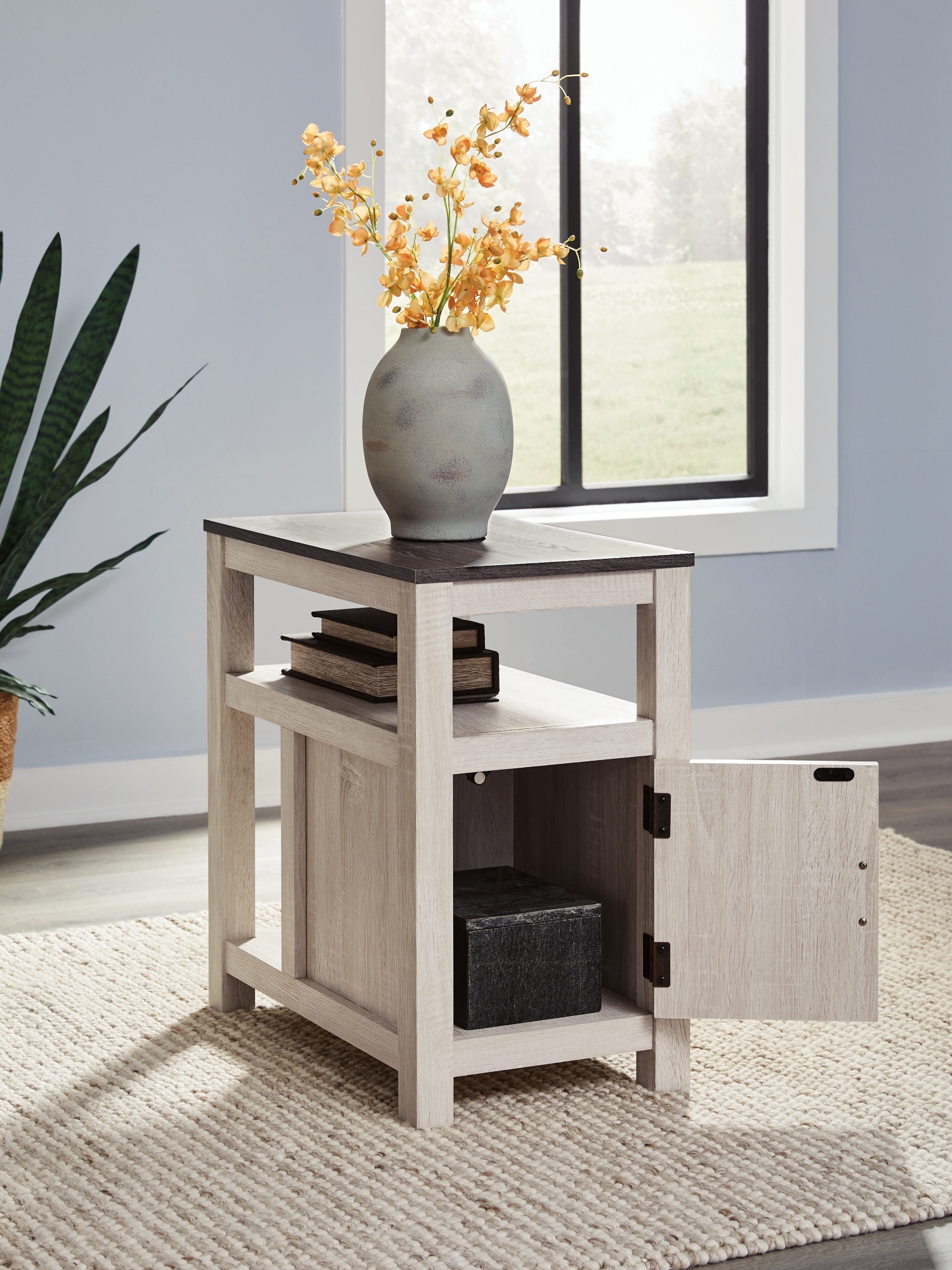 Signature Design by Ashley Fendenmore Chairside End Table