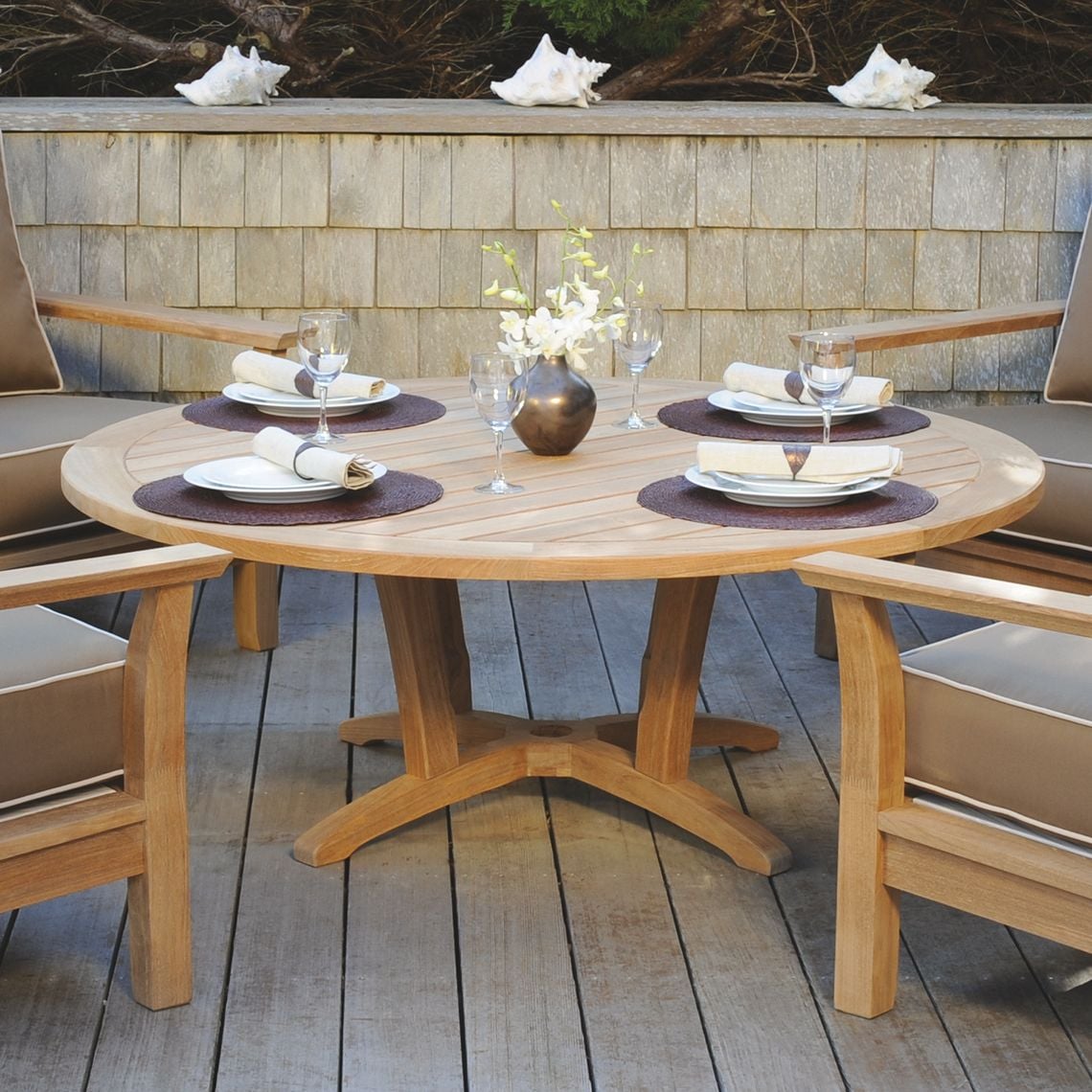 Chat Outdoor Table