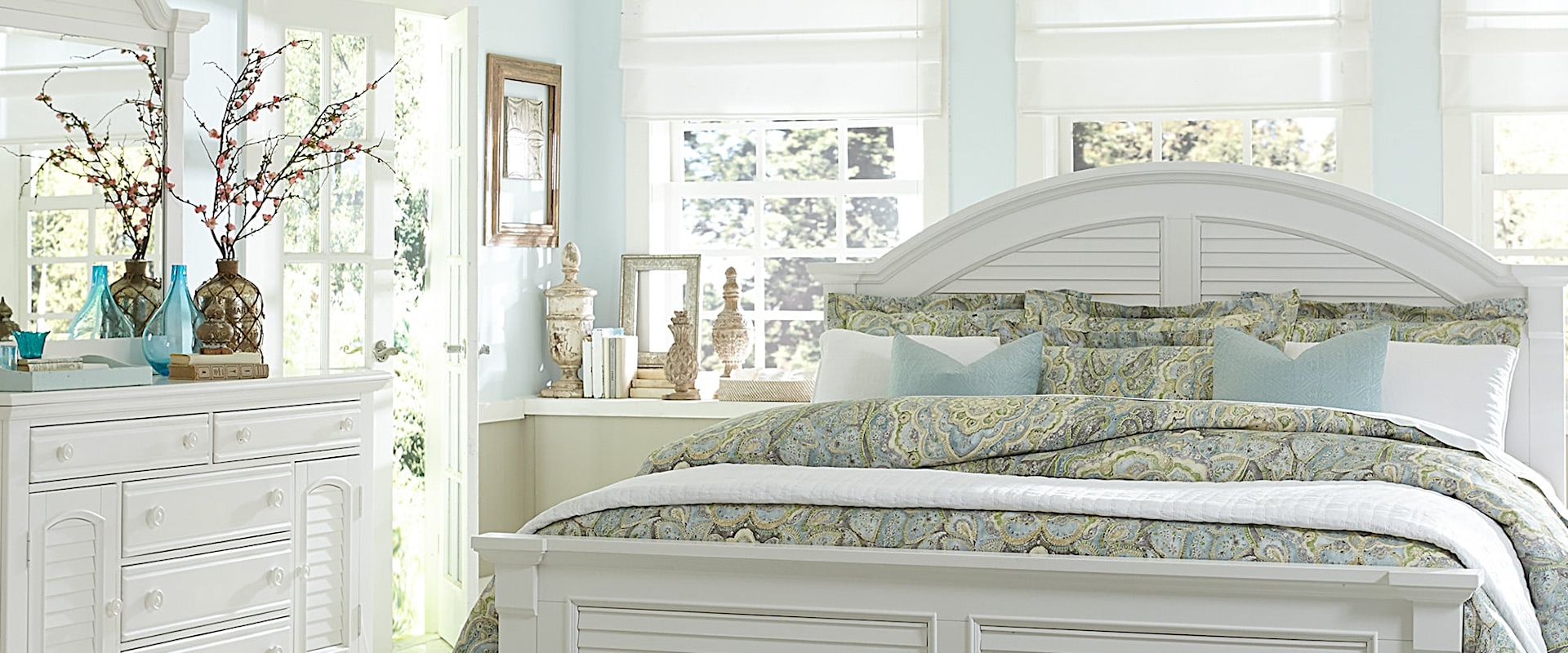 3-Piece Cottage Queen Panel Bedroom Set